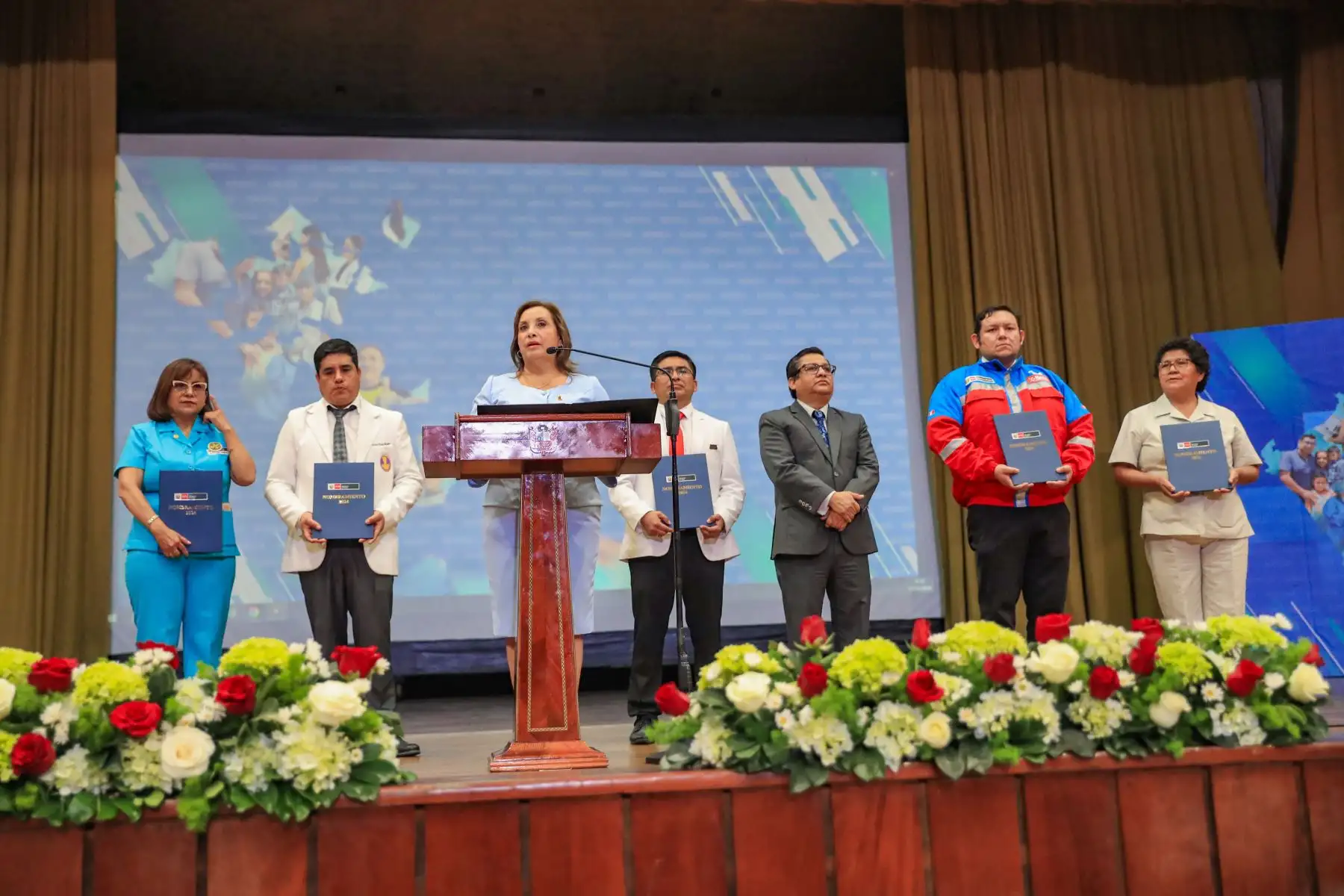 Ceremonia de Entrega de Resoluciones de Nombramiento del Personal Asistencial del Ministerio de Salud - MINSA, sus organismos públicos y las unidades ejecutoras. 
Foto: ANDINA/ Prensa presidencia