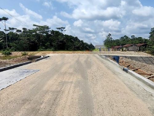 Las obras de mejoramiento de la carretera Saramiriza - Borja, ubicada en la provincia de Datem del Marañón, región Loreto, registran un avance del 82 %, informó el MTC. ANDINA/Difusión