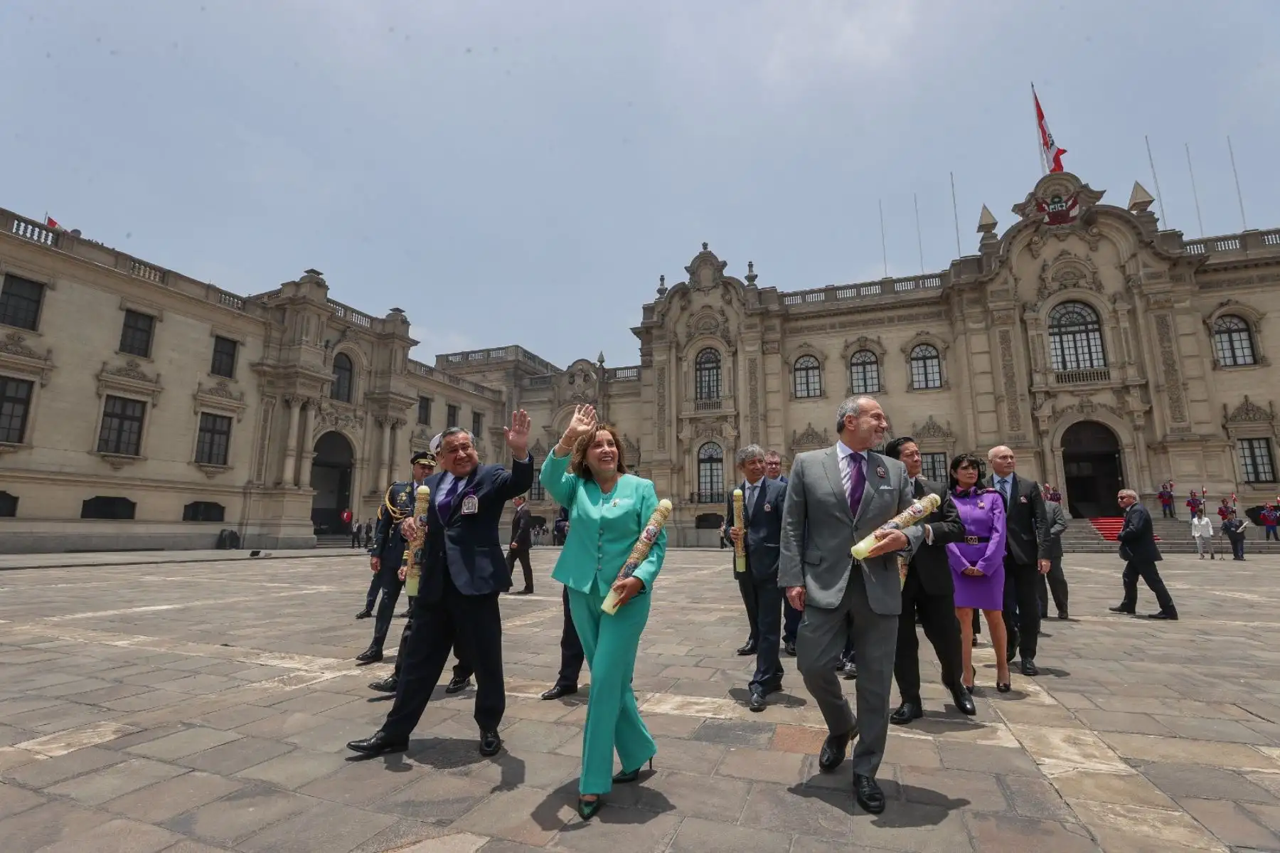La presidenta de la república, Dina Boluarte, con fe y devoción, rindió homenaje a la sagrada imagen del Señor de los Milagros en Palacio de Gobierno. Foto: ANDINA/ Prensa Presidencia