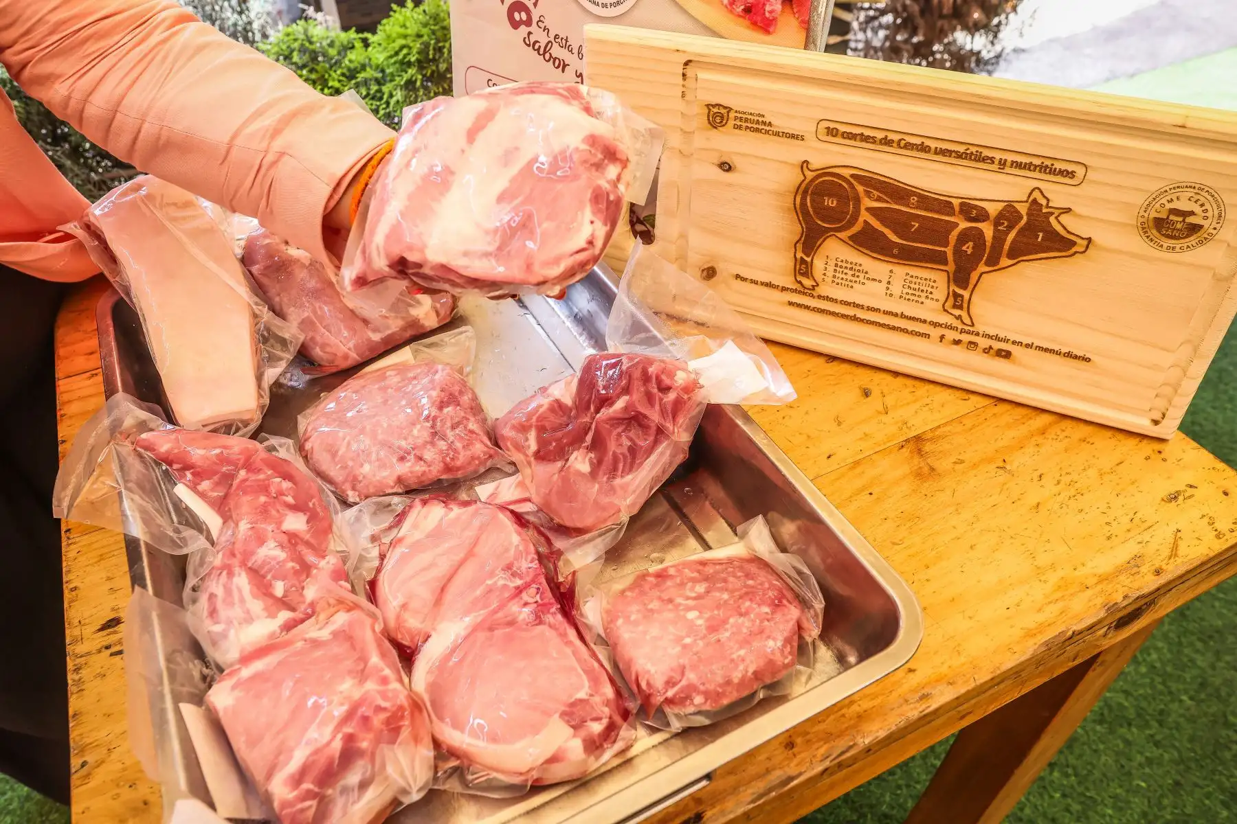 Con la finalidad de revalorar el trabajo de los más de 460 mil productores rurales de todo el país que se dedican a la crianza y comercialización de la carne de cerdo, y, como parte de las actividades por el “Día del Chancho al Palo”. Foto: Difusión