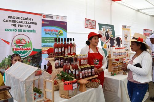 En la expoferia participan emprendedores de los distritos de Cospán, Utco, Asunción, San Juan, Calquis, El Prado, San Pablo, Cochán y San Silvestre de Cochán. Foto: ANDINA/Cortesía Eduard Lozano