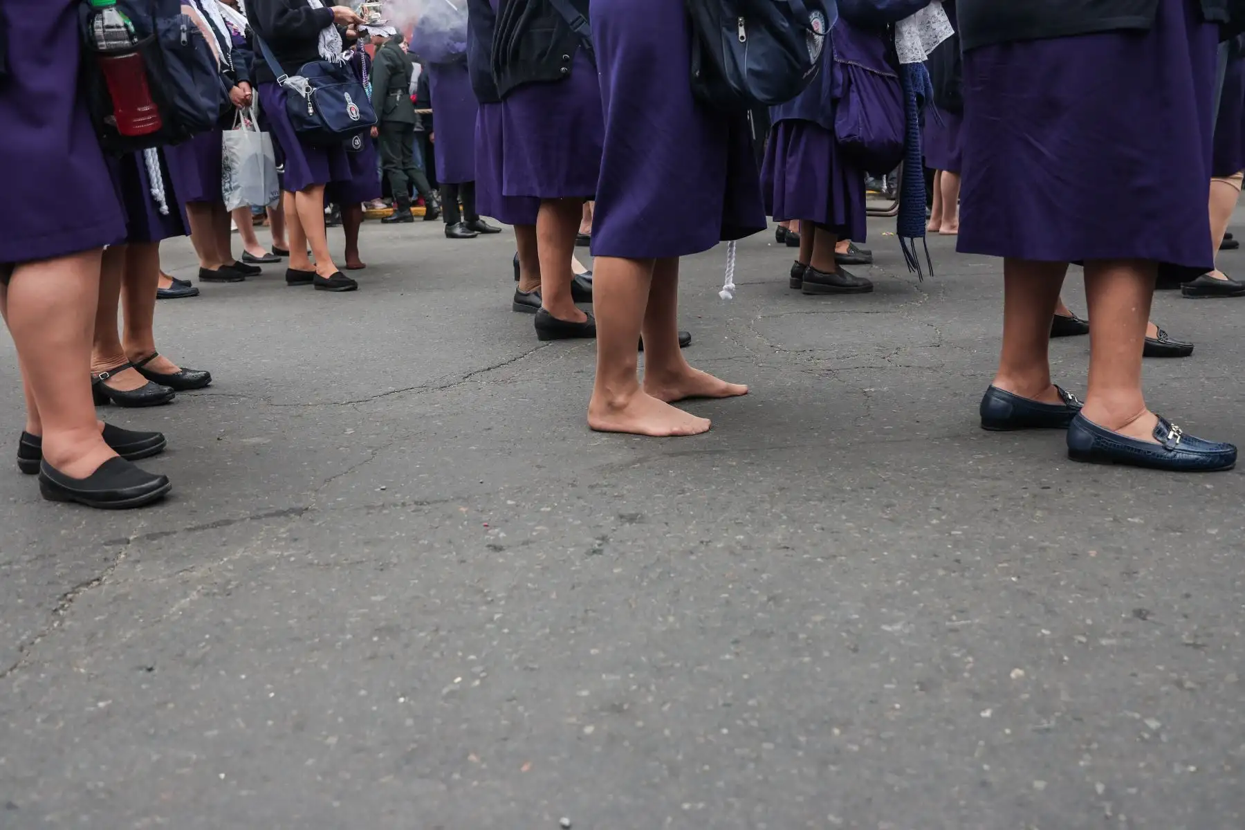 Algunas hermanas mantienen la tradición de seguir la procesión con los pies descalzos. Foto: ANDINA/ Connie Calderon