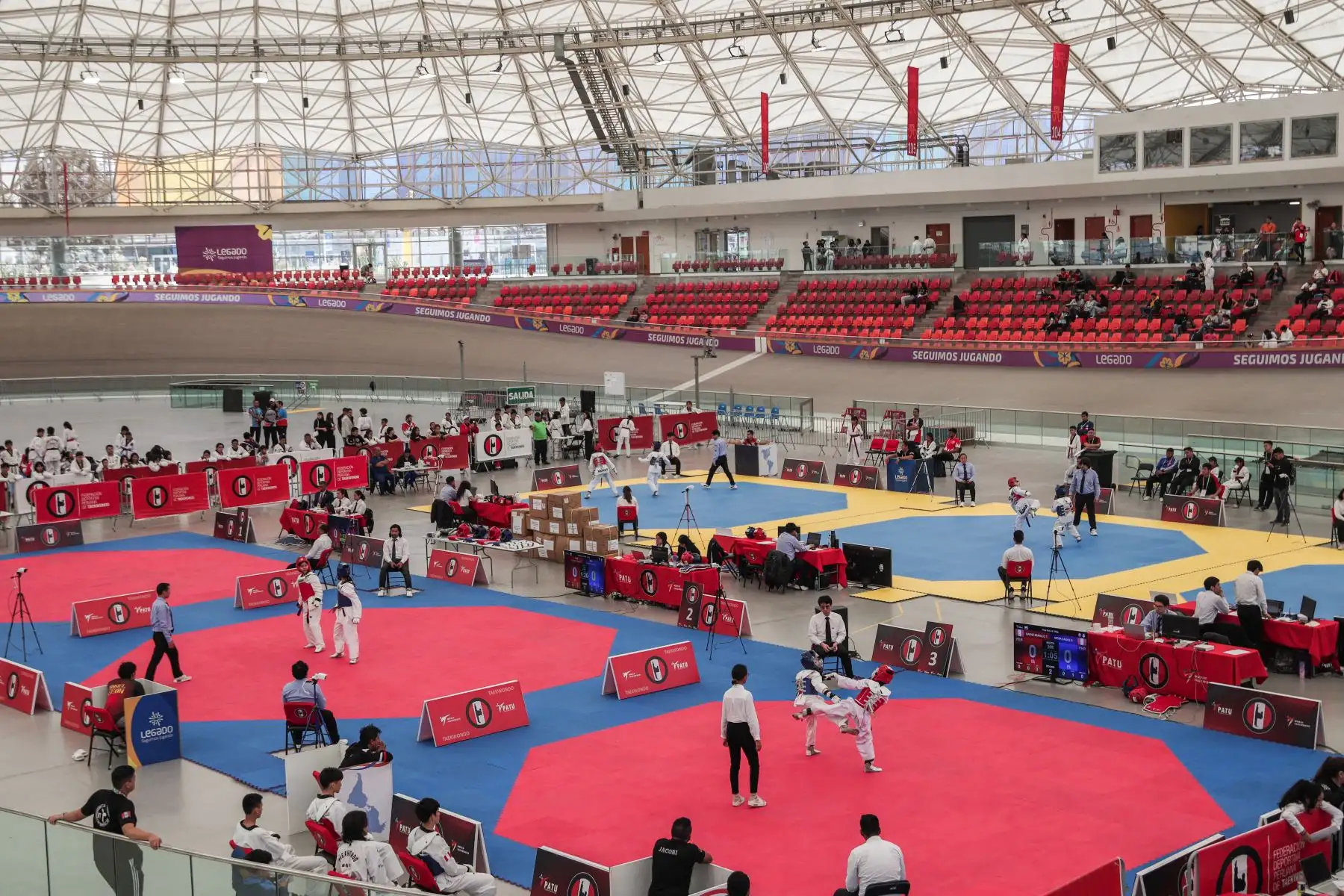 El tercer campeonato ranking nacional taekwondo “Copa Gran Maestro” se desarrolla en las instalaciones de la VIDENA, en las modalidades poomsae, kyorugi y para taekwondo. Este campeonato deportivo está dirigido a pre cadetes, cadetes, juveniles y mayores. Foto: ANDINA/ Connie Calderon