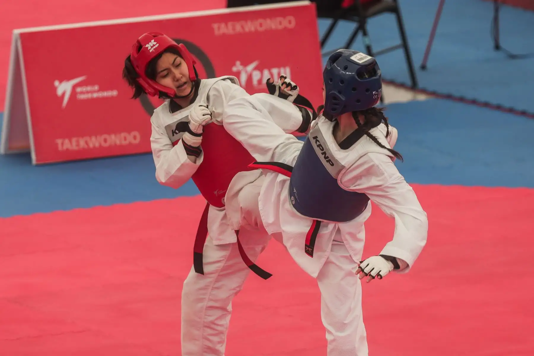 El tercer campeonato ranking nacional taekwondo “Copa Gran Maestro” se desarrolla en las instalaciones de la VIDENA, en las modalidades poomsae, kyorugi y para taekwondo. Este campeonato deportivo está dirigido a pre cadetes, cadetes, juveniles y mayores. Foto: ANDINA/ Connie Calderon