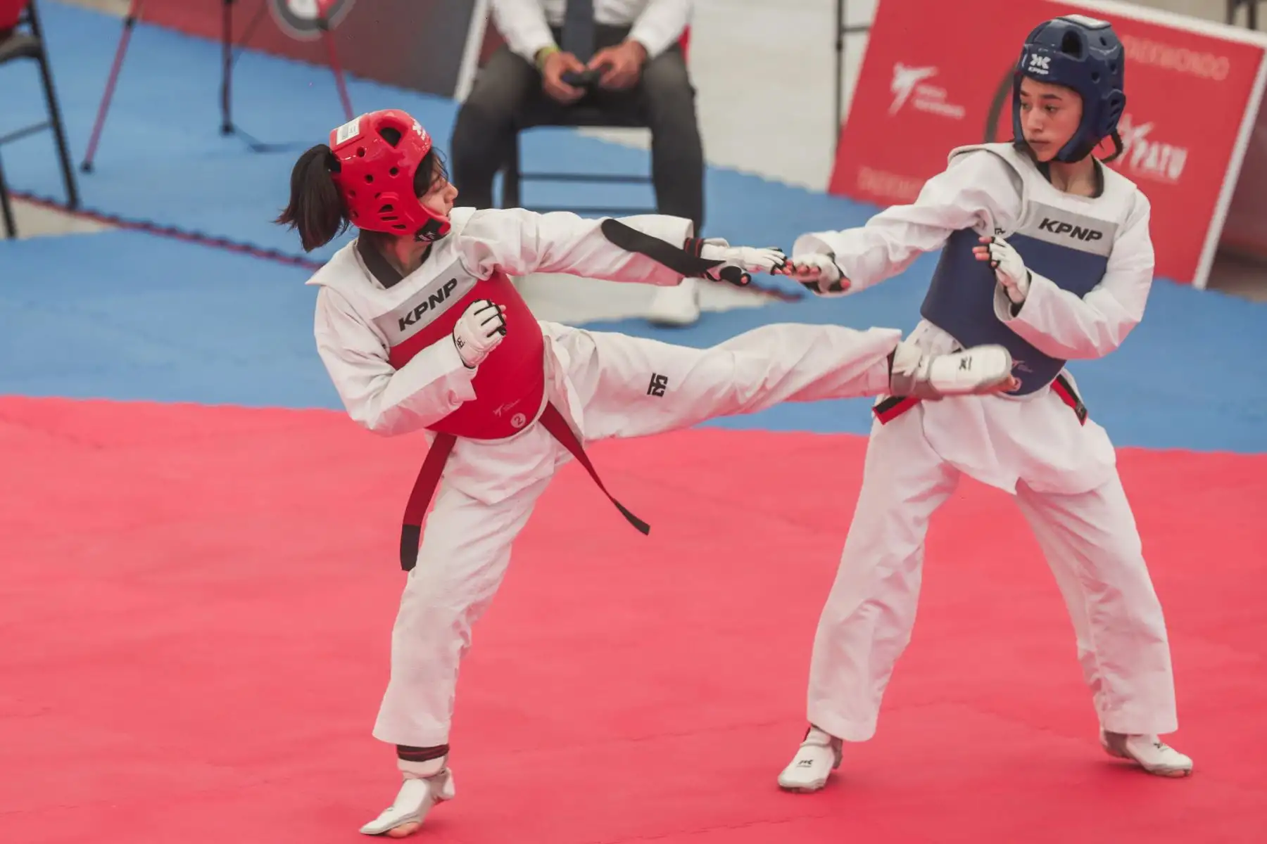 El tercer campeonato ranking nacional taekwondo “Copa Gran Maestro” se desarrolla en las instalaciones de la VIDENA, en las modalidades poomsae, kyorugi y para taekwondo. Este campeonato deportivo está dirigido a pre cadetes, cadetes, juveniles y mayores. Foto: ANDINA/ Connie Calderon