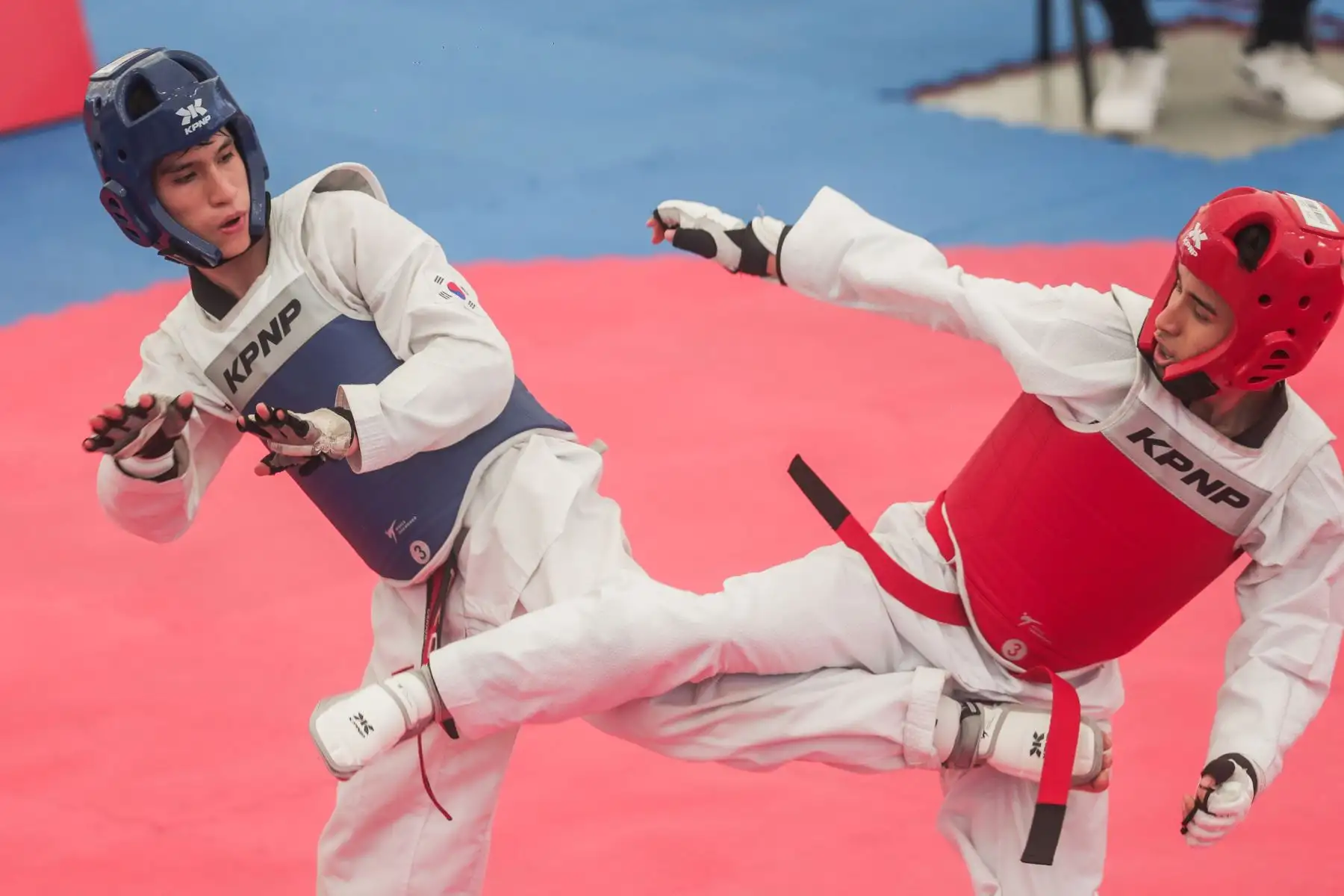 El tercer campeonato ranking nacional taekwondo “Copa Gran Maestro” se desarrolla en las instalaciones de la VIDENA, en las modalidades poomsae, kyorugi y para taekwondo. Este campeonato deportivo está dirigido a pre cadetes, cadetes, juveniles y mayores. Foto: ANDINA/ Connie Calderon