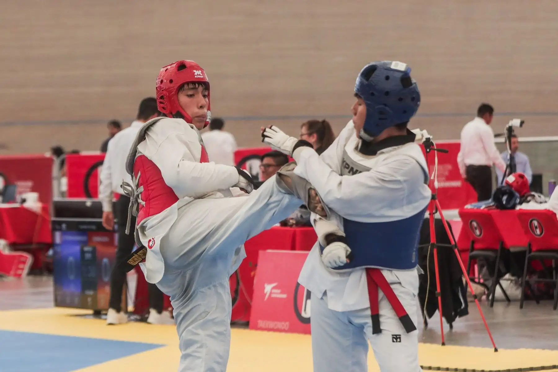 El tercer campeonato ranking nacional taekwondo “Copa Gran Maestro” se desarrolla en las instalaciones de la VIDENA, en las modalidades poomsae, kyorugi y para taekwondo. Este campeonato deportivo está dirigido a pre cadetes, cadetes, juveniles y mayores. Foto: ANDINA/ Connie Calderon