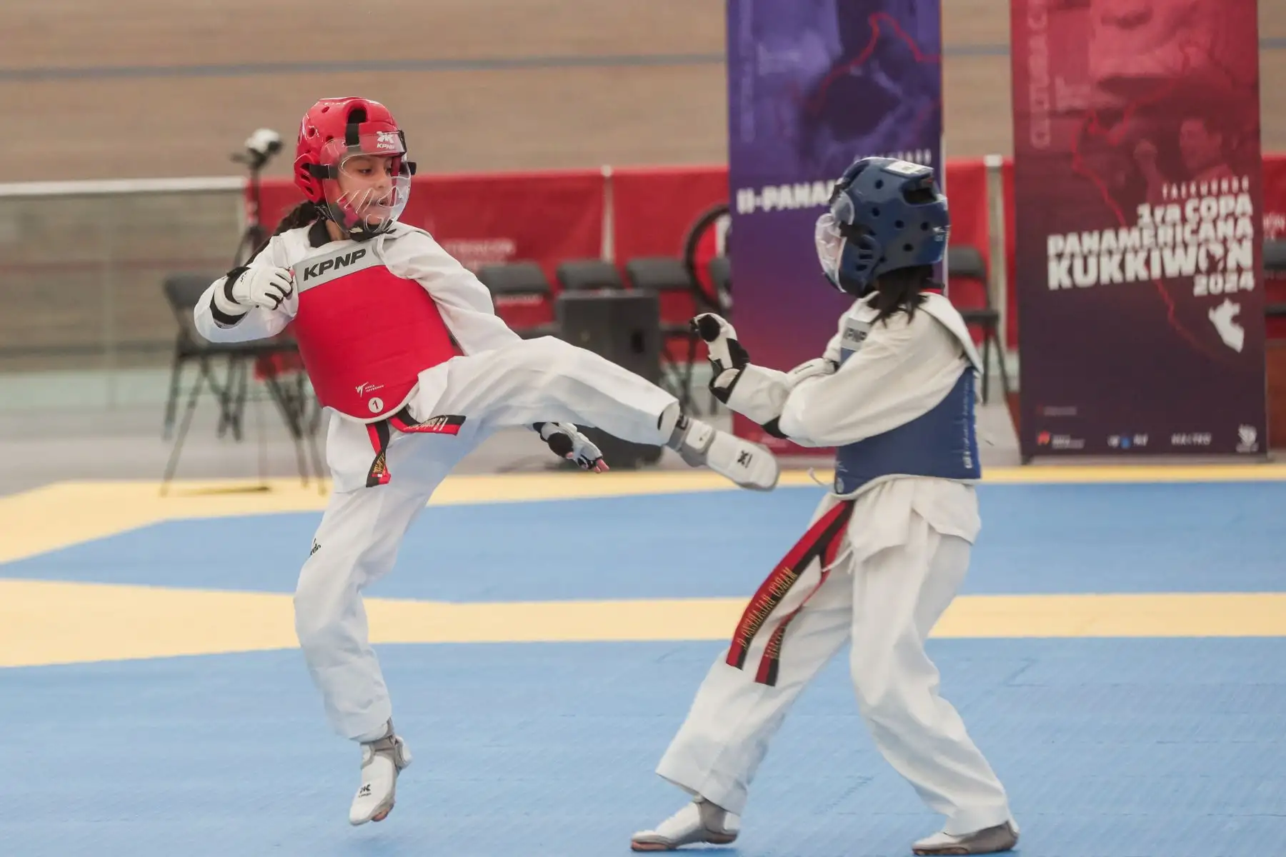 El tercer campeonato ranking nacional taekwondo “Copa Gran Maestro” se desarrolla en las instalaciones de la VIDENA, en las modalidades poomsae, kyorugi y para taekwondo. Este campeonato deportivo está dirigido a pre cadetes, cadetes, juveniles y mayores. Foto: ANDINA/ Connie Calderon