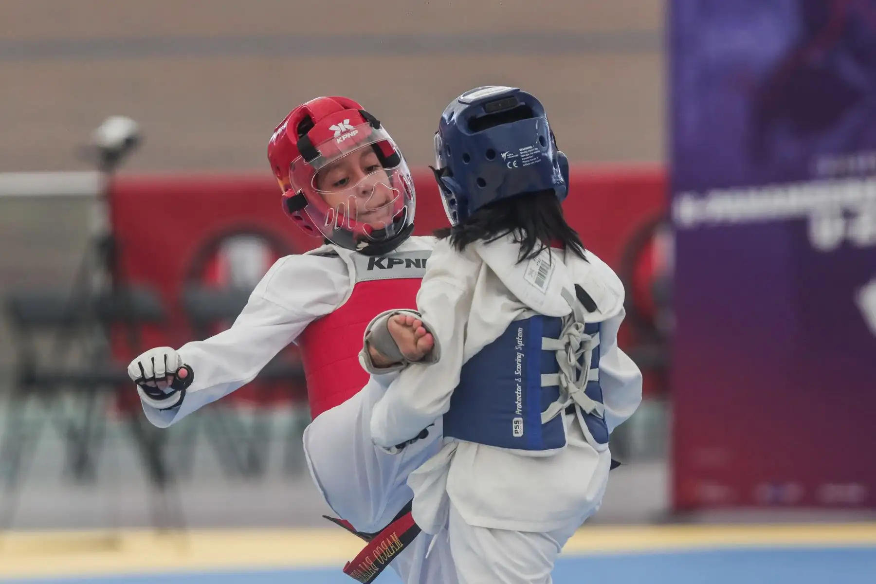 El tercer campeonato ranking nacional taekwondo “Copa Gran Maestro” se desarrolla en las instalaciones de la VIDENA, en las modalidades poomsae, kyorugi y para taekwondo. Este campeonato deportivo está dirigido a pre cadetes, cadetes, juveniles y mayores. Foto: ANDINA/ Connie Calderon