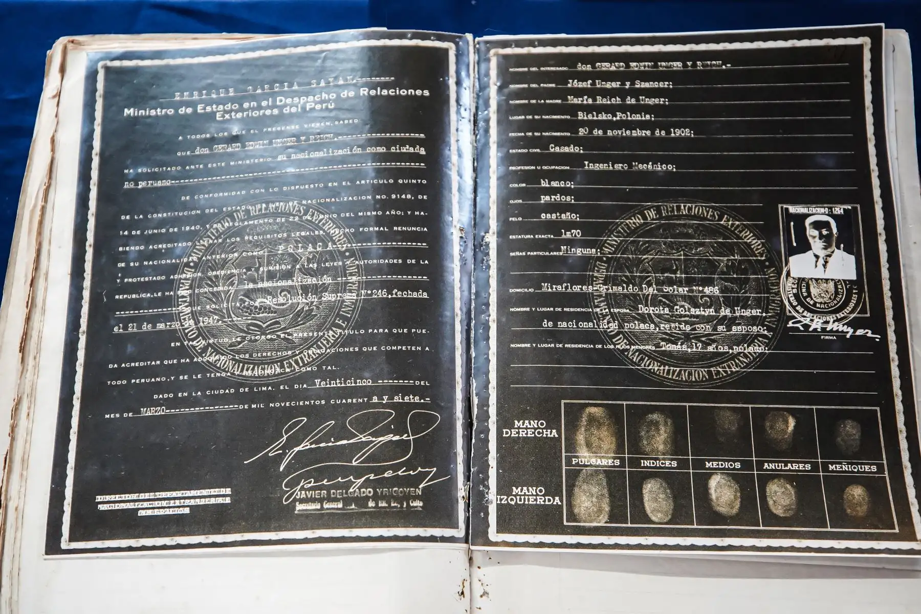 El Primer tomo de expedientes de naturalización del Departamento de Nacionalización de Extranjería e Inmigración (1940-1941), que se encuentra en custodia del Archivo Central de la Superintendencia Nacional de Migraciones, fue incorporado al registro de la Organización de las Naciones Unidas para la Educación, la Ciencia y la Cultura (Unesco) por el Comité Peruano Memoria del Mundo.