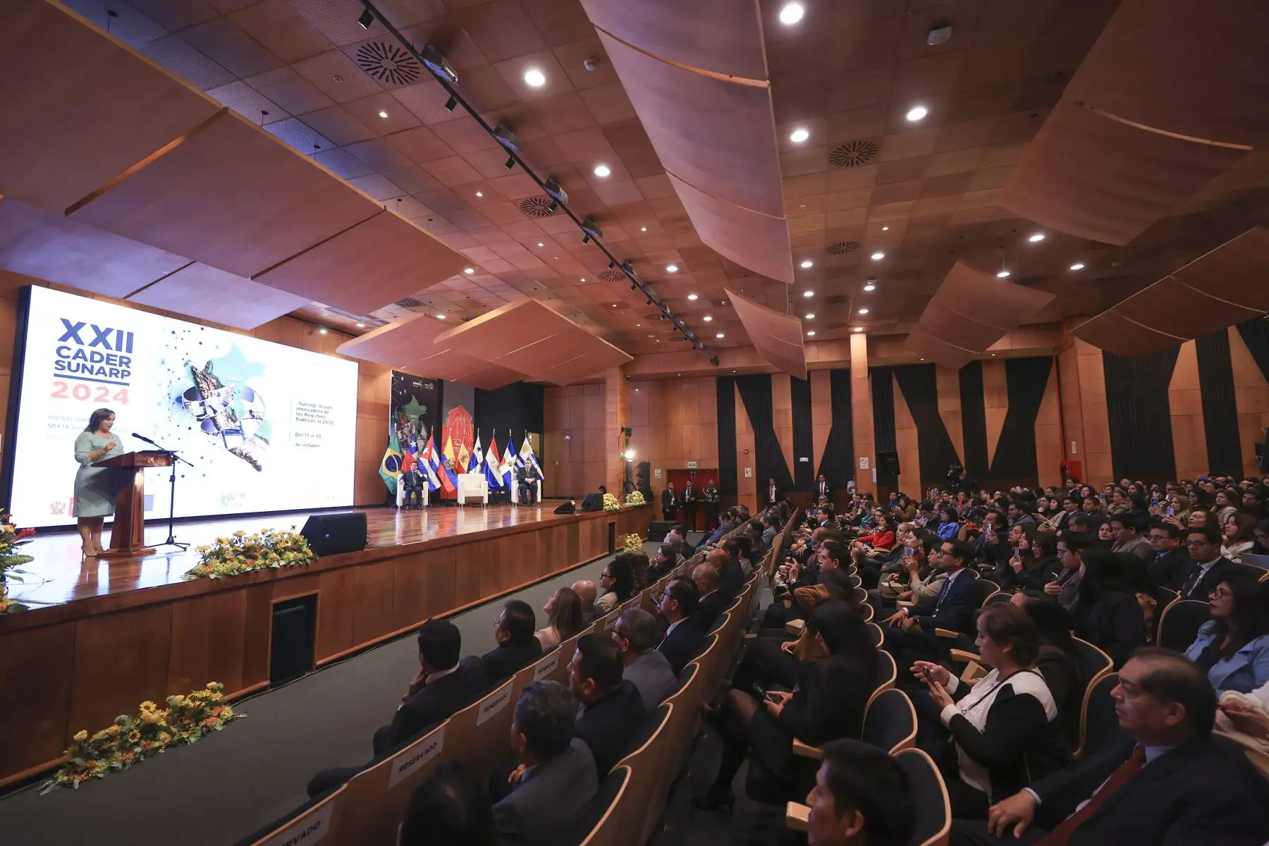 Presidenta Dina Boluarte  en la Clausura del XXII Congreso Anual de Derecho Registral 2024. Foto: ANDINA/Prensa Presidencia