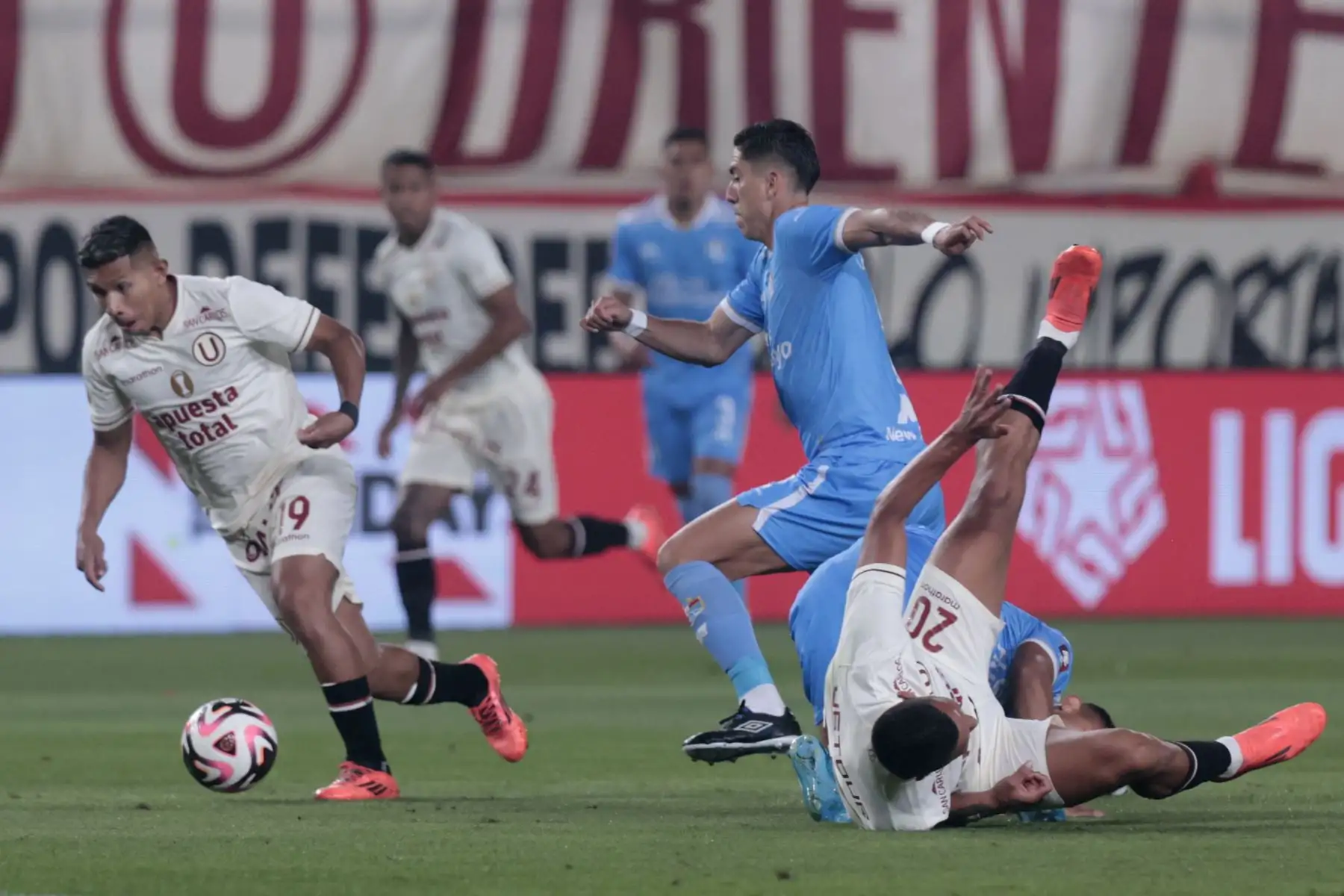 Universitario de Deportes recibe a ADT de Tarma en el Monumental de Ate por la fecha 14 del Torneo Clausura. Foto: ANDINA/Vidal Tarqui