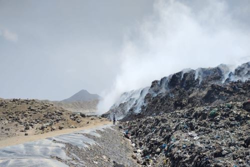 OEFA supervisa acciones que realiza municipio de el Santa, región Áncash ante el incendio  en la Celda Transitoria de residuos sólidos de la provincia del Santa.