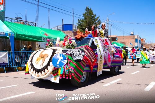 Miles de personas salieron a las calles para disfrutar del Gran Corso Eco Alegórico 2024 por el 98 aniversario de la provincia de San Román en la Región Puno.