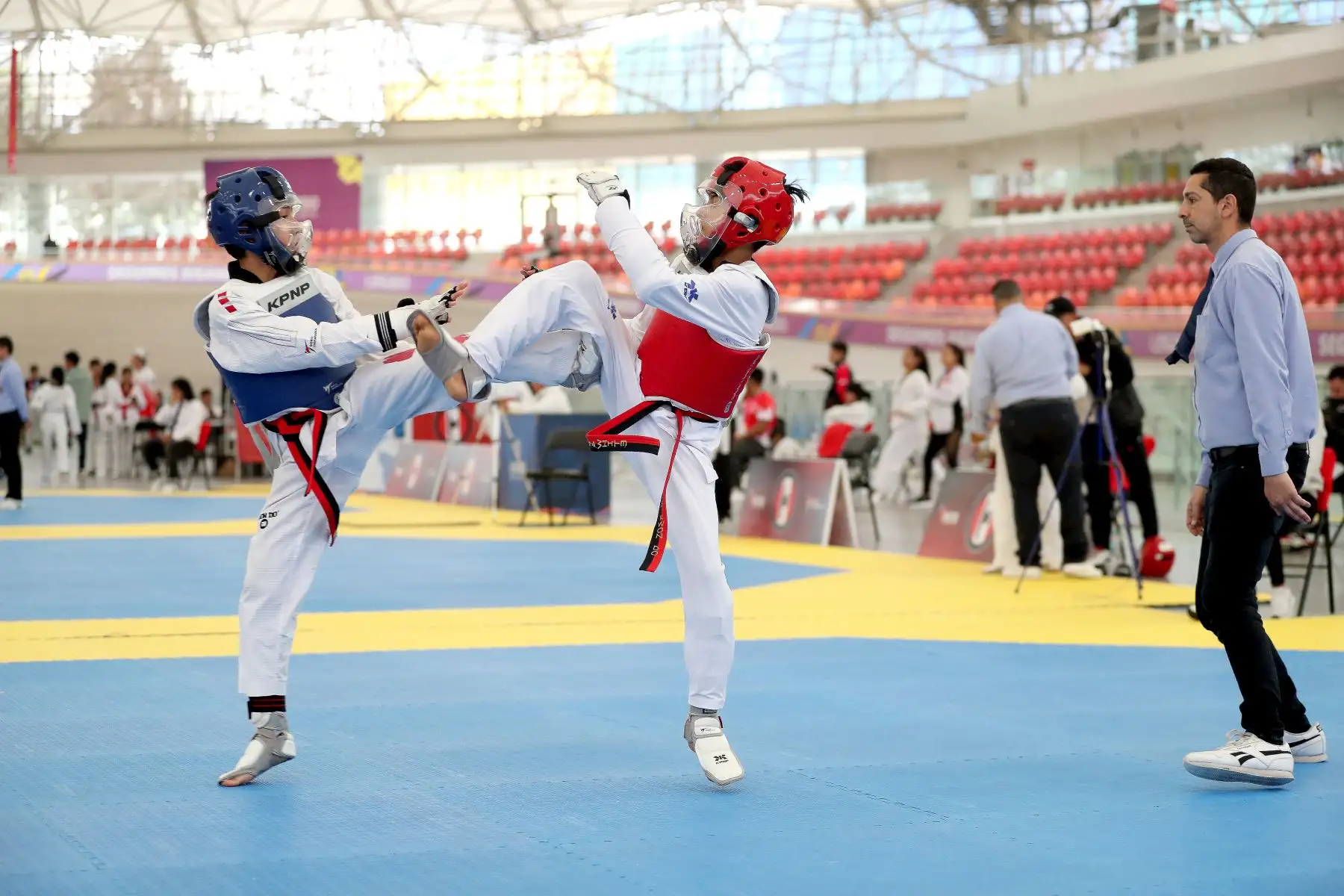 Tercer Campeonato ranking nacional de Taekwondo. "Copa Gran Maestro Ki Hyung Lee ". 
Hoy domingo se desarrolla las competencias de Cadetes y Mayores.
Villa Deportiva Nacional.
Foto : ANDINA / Lino Chipana.