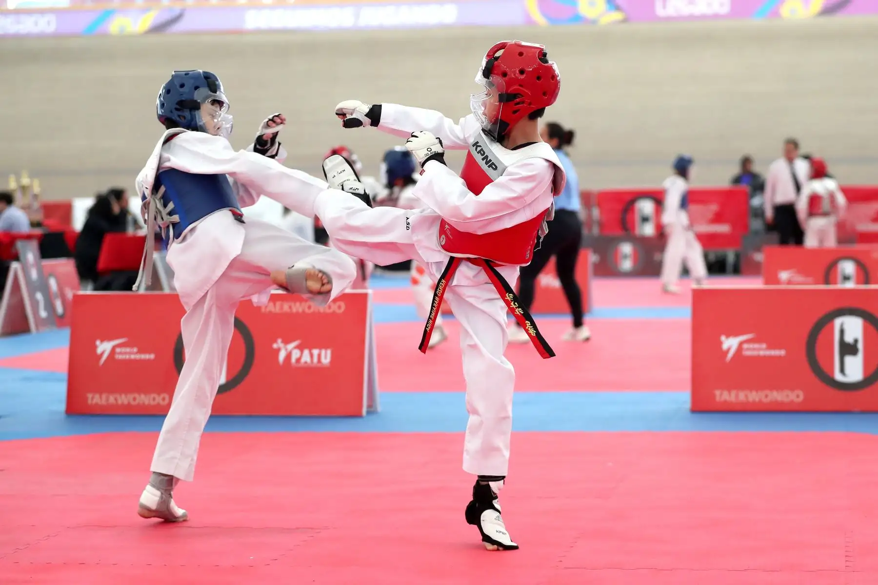 Tercer Campeonato ranking nacional de Taekwondo. "Copa Gran Maestro Ki Hyung Lee ". 
Hoy domingo se desarrolla las competencias de Cadetes y Mayores.
Villa Deportiva Nacional.
Foto : ANDINA / Lino Chipana.