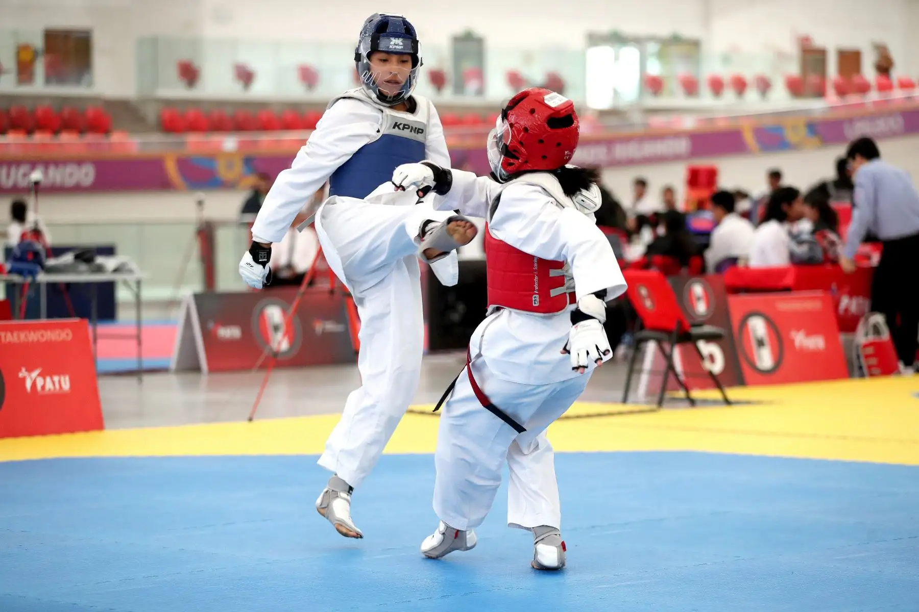 Tercer Campeonato ranking nacional de Taekwondo. "Copa Gran Maestro Ki Hyung Lee ". 
Hoy domingo se desarrolla las competencias de Cadetes y Mayores.
Villa Deportiva Nacional.
Foto : ANDINA / Lino Chipana.