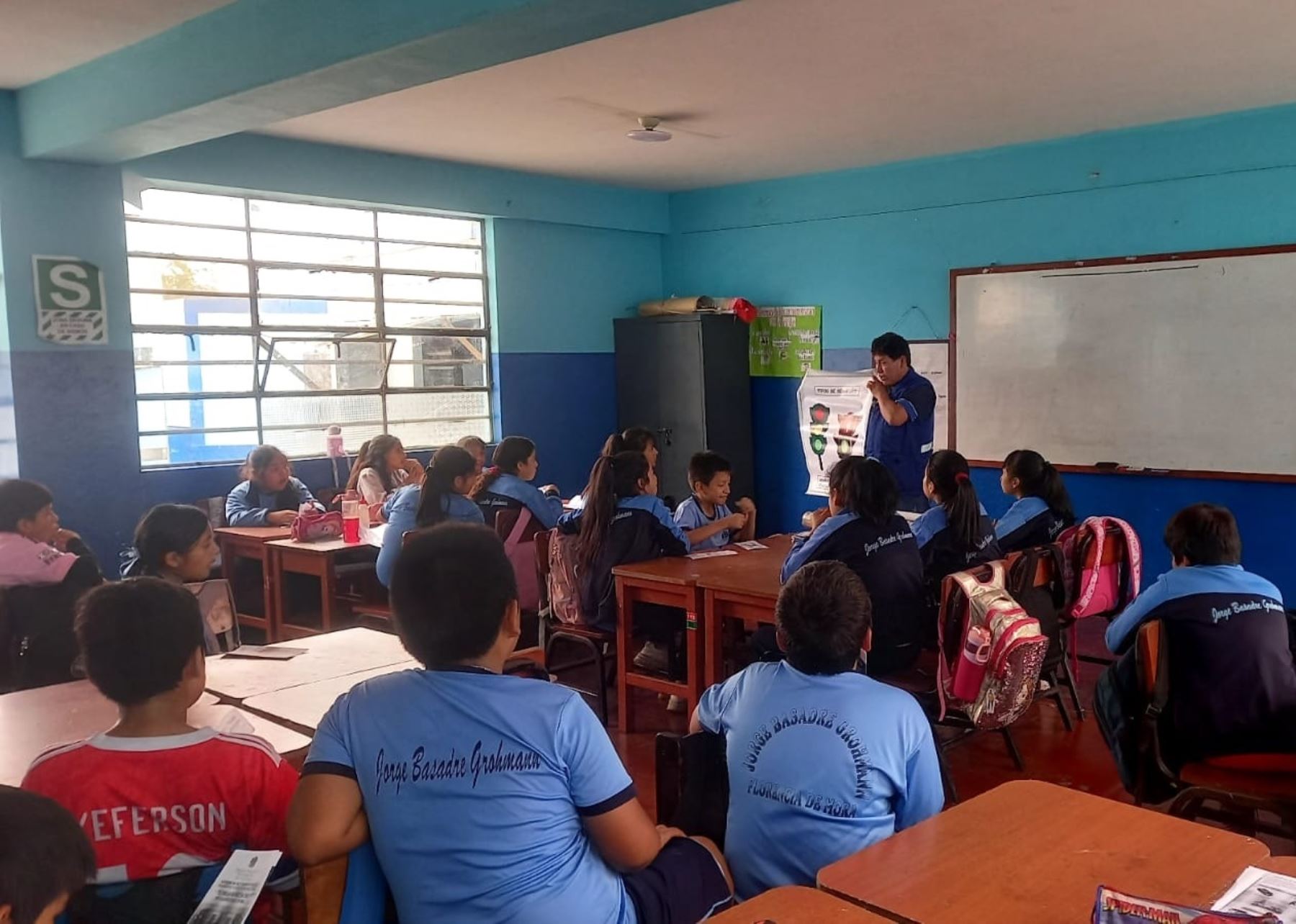 La Gerencia Regional de Educación de La Libertad decidió suspender mañana martes 22 de octubre las clases escolares en la ciudad de Trujillo ante el anunciado paro de transportistas. ANDINA/Difusión