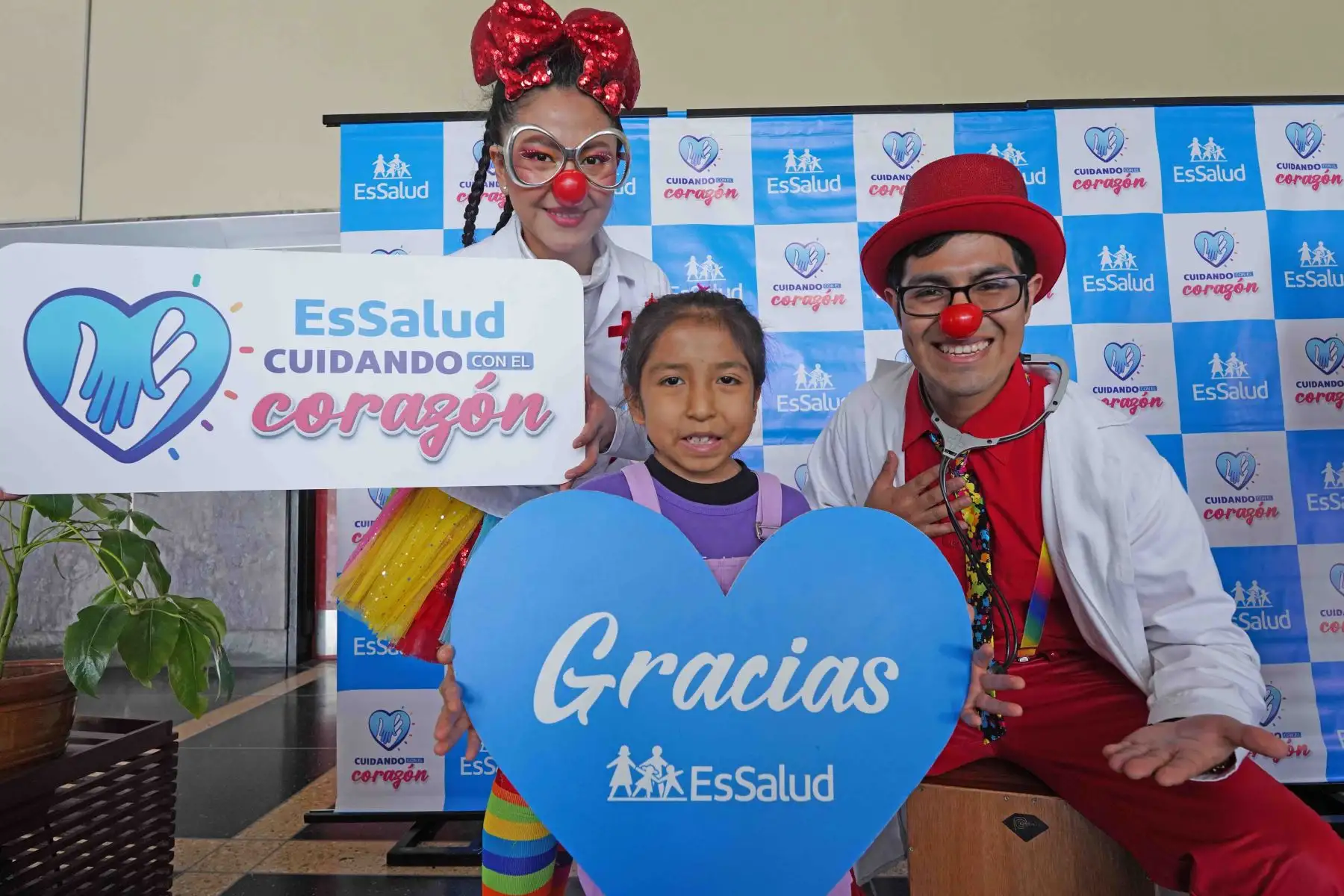 Un equipo médico del Hospital Nacional Edgardo Rebagliati Martins de EsSalud ha logrado devolverle la posibilidad de llevar una vida normal a Mikeylla, una niña de nueve años, tras realizar exitosamente la reconstrucción de su esófago mediante una compleja cirugía de alta especialización. Foto: ANDINA/ EsSalud