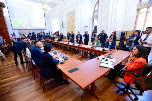 Reunión entre alcaldes de Lima y la primera vicepresidenta del Congreso, Patricia Juárez. ANDINA/Difusión