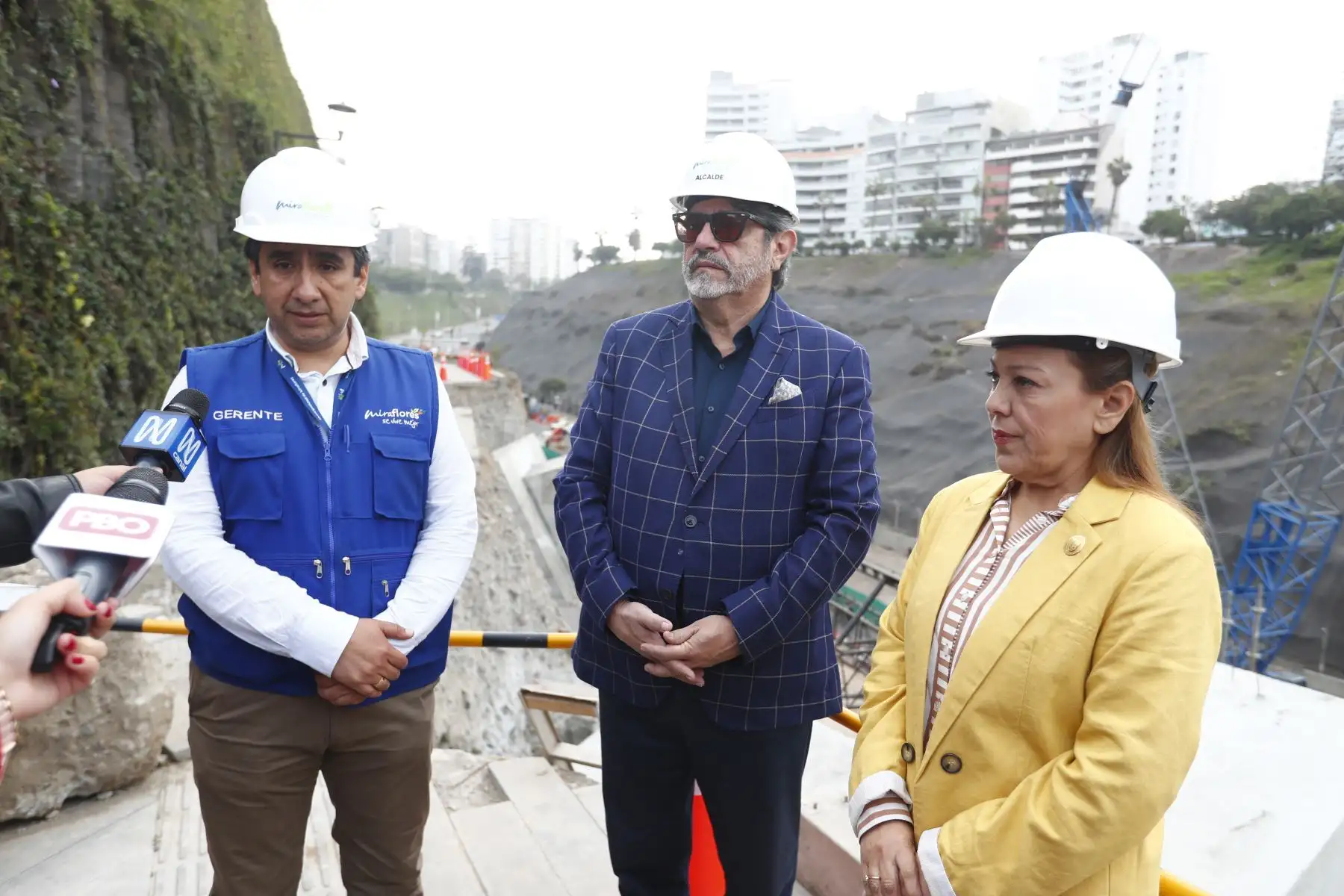 Desde la cuadra 11 del Malecón de la Reserva, el alcalde de Miraflores, Carlos Canales, acompañado de la alcaldesa de Barranco, Jessica Vargas, supervisó el avance de obras del Corredor Turístico Miraflores - Barranco, megaobra que unirá ambos distritos. Foto: ANDINA/Daniel Bracamonte