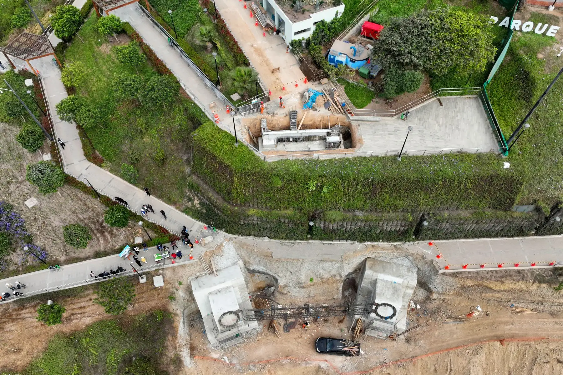 Según informó la Municipalidad de Miraflores, ya se iniciaron los trabajos finales previos al montaje del puente peatonal del Corresor Turístico Miraflores - Barranco, que unirá ambos distritos. Foto: ANDINA/Daniel Bracamonte