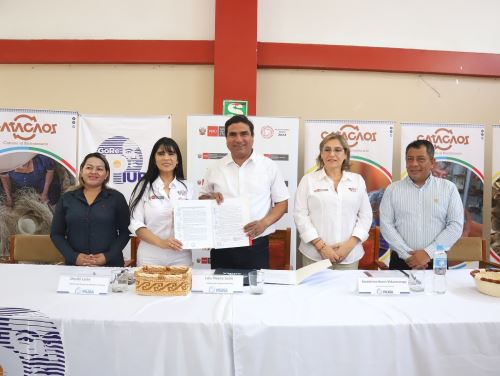 Mincetur y el Gobierno Regional de Piura firmaron un convenio para la creación del CITE Público Catacaos que ayudará a fortalecer el sector artesanal y turístico de este distrito y de otras zonas del norte del país. La ceremonia fue encabezada por la ministra Desilú León. ANDINA/Difusión