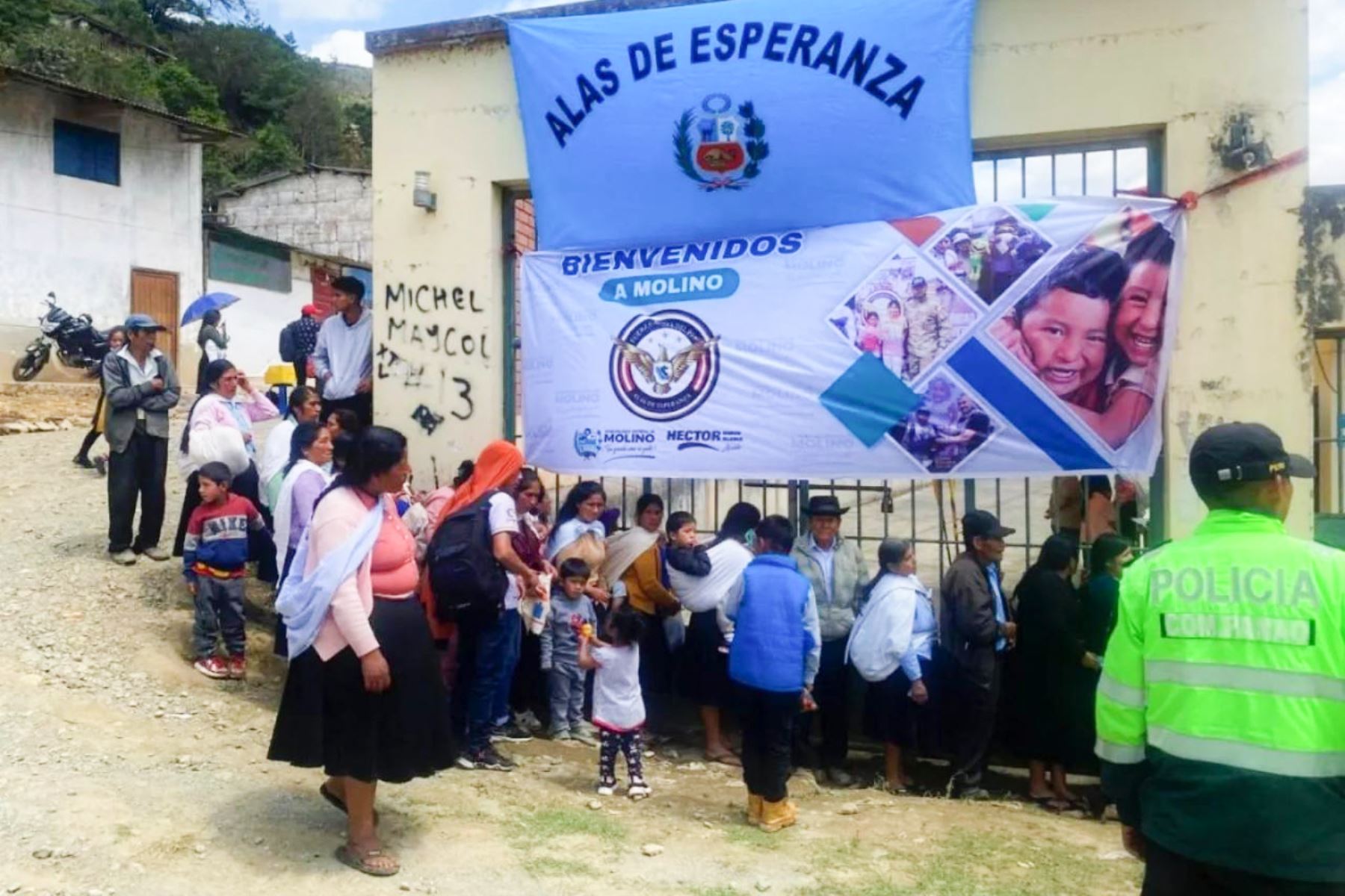 Familias de Huánuco recibieron donativos no alimentarios, como prendas de abrigo y bienes domésticos, así como elementos alimentarios. Foto: ANDINA/Mindef