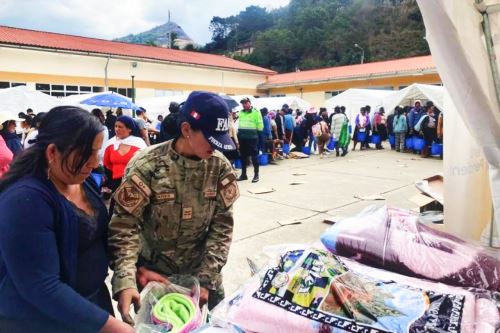 Familias de Huánuco recibieron donativos no alimentarios, como prendas de abrigo y bienes domésticos, así como elementos alimentarios. Foto: ANDINA/Mindef