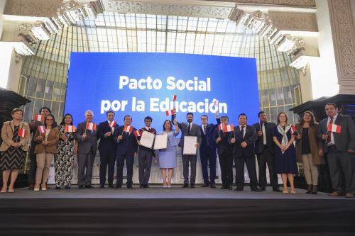 Firma del “Pacto Social por la Educación”