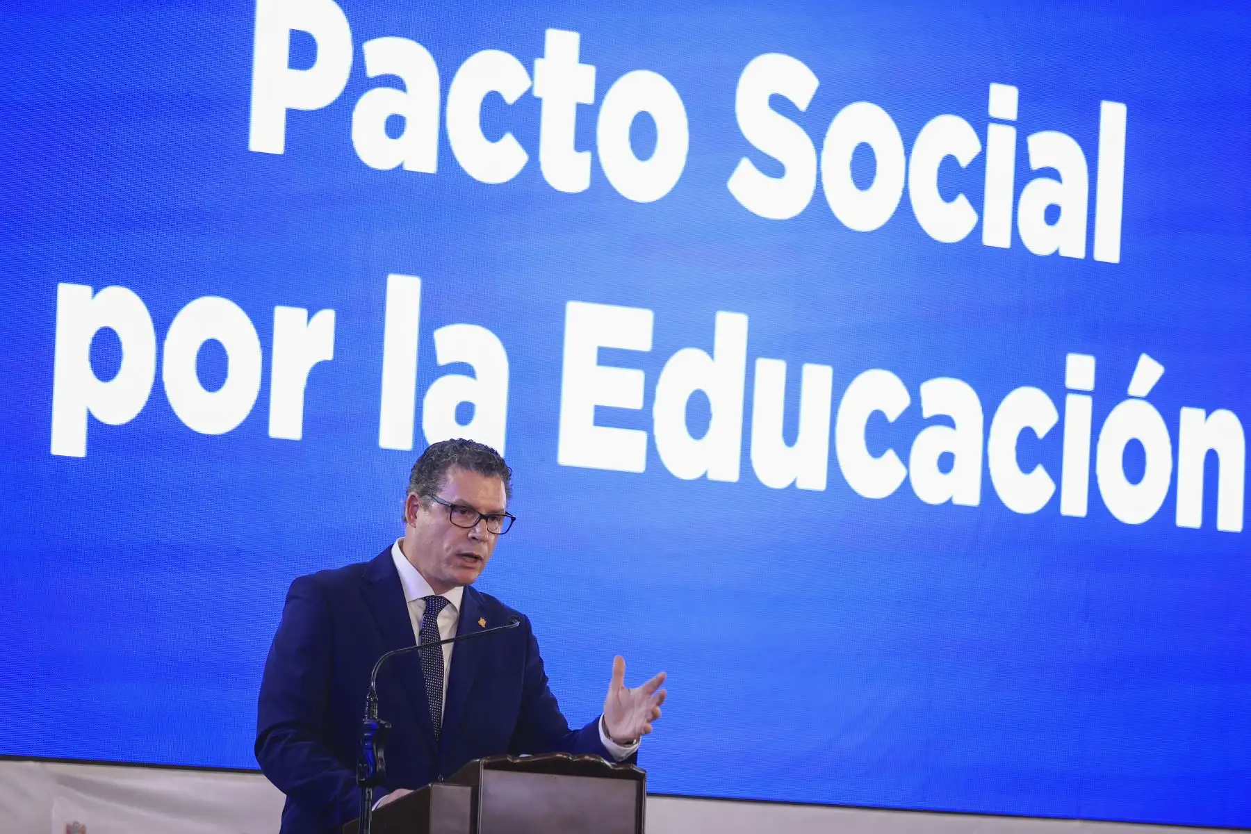 La presidenta de la república, Dina Ercilia Boluarte Zegarra, participa en la ceremonia de firma del “Pacto Social por la Educación”. Foto: ANDINA/Prensa Presidencia