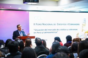 El jefe del Instituto de Economía y Desarrollo Empresarial (IEDEP) de la Cámara de Comercio de Lima (CCL), Óscar Chávez, expone en el.II Foro Nacional de Créditos y Cobranzas. Foto: Cortesía.