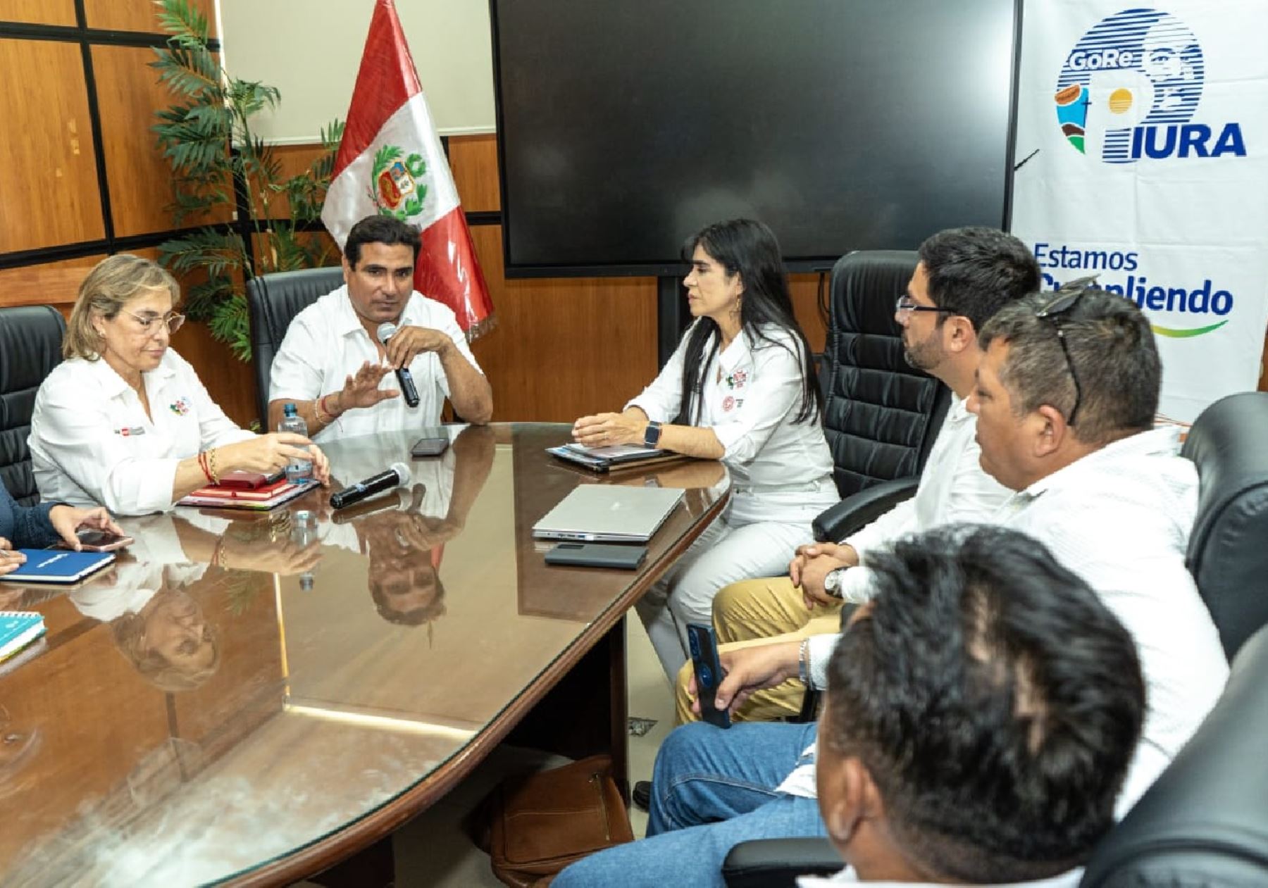 La titular del Ministerio de Comercio Exterior y Turismo (Mincetur), Desilú León, cumplió una visita de trabajo en Piura donde se reunió con autoridades regionales para impulsar diversos proyectos turísticos. ANDINA/Difusión