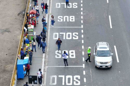 Imágenes del paro  convocado por un grupo de transportistas en Lima y Callao hoy 23 de octubre