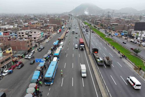 Imágenes del paro  convocado por un grupo de transportistas en Lima y Callao hoy 23 de octubre