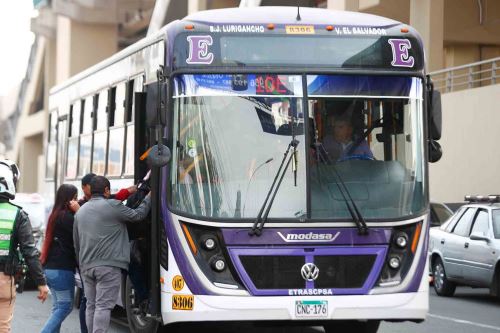 Así se desarrolla el servicio en los corredores y la Línea 1 del Metro de Lima ante paro de transportistas