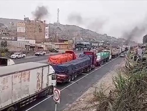 Paro de transportistas en las provincias de Huaura y Barranca se acata de forma parcial; sin embargo, se reportan bloqueos en algunos tramos de la carretera Panamericana Norte. ANDINA/Difusión