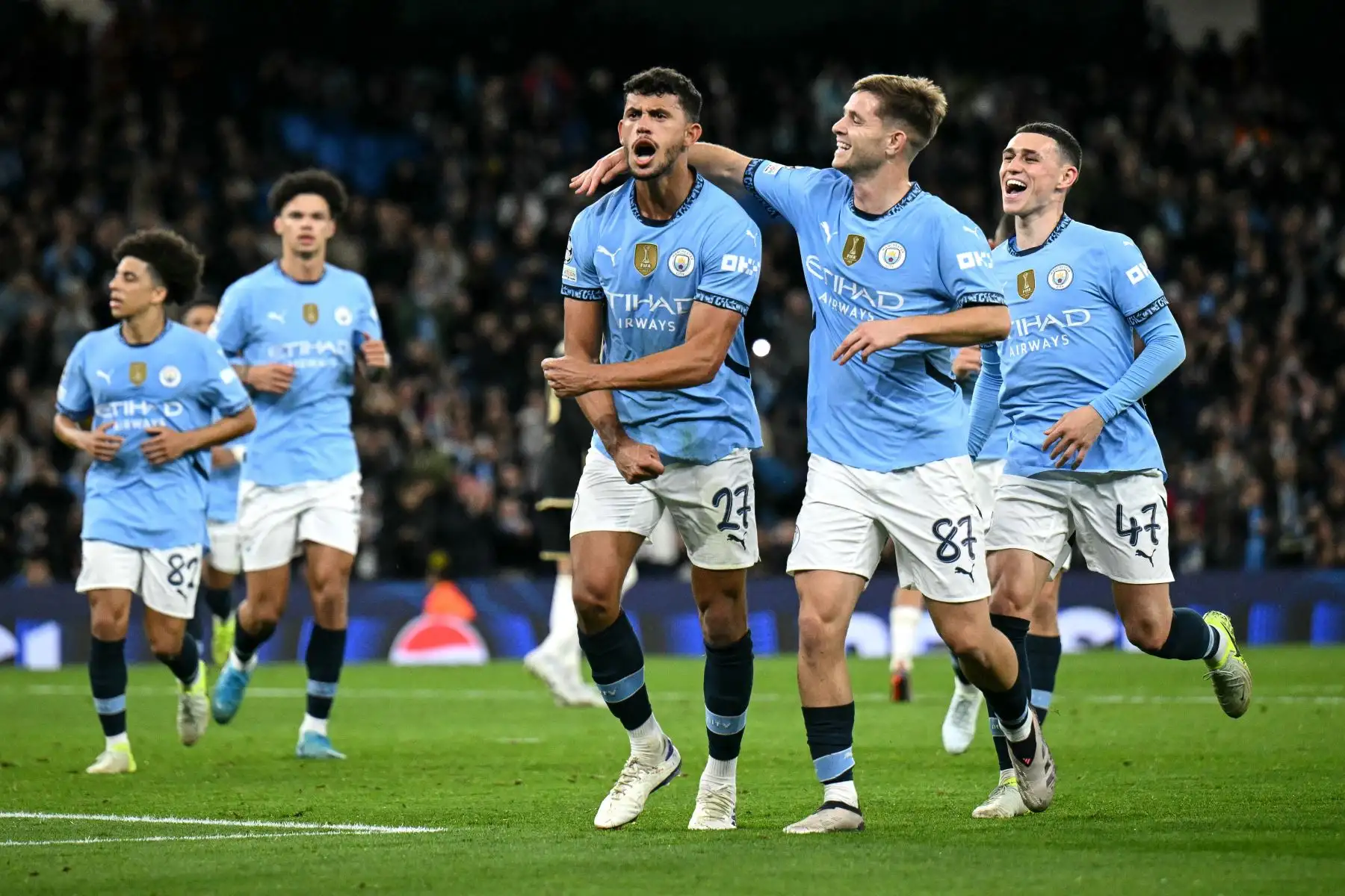 El centrocampista portugués del Manchester City, Matheus Nunes, celebra el quinto gol del equipo durante el partido de fútbol de la UEFA Champions League entre el Manchester City y el Sparta de Praga en el Etihad Stadium en Manchester, noroeste de Inglaterra. Foto. ANDINA/AFP