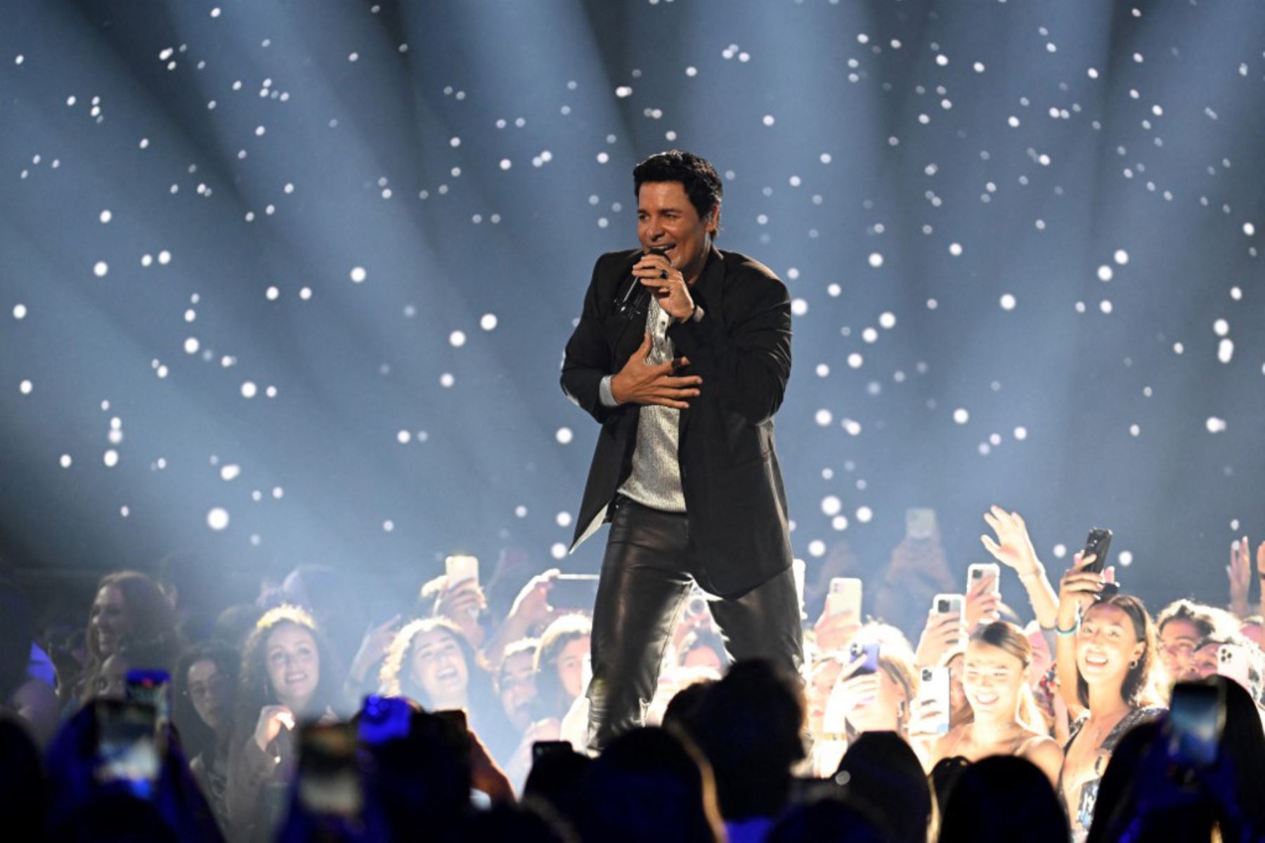 Su gira "Bailemos Otra Vez" marca un momento especial en su trayectoria, ya que además de sus grandes éxitos, presentará en vivo temas de su nuevo álbum, entre los que destacan "Te amo y punto" y "Como tú y yo".  Foto: AFP