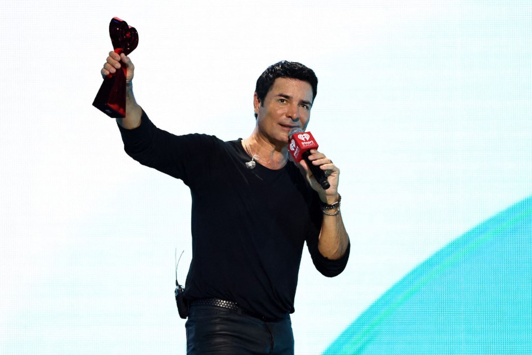 A punto de cumplirse seis años de ausencia, el ídolo del pop latino, Chayanne, regresa al Perú como parte de su esperada gira mundial "Bailemos Otra Vez". Foto: AFP