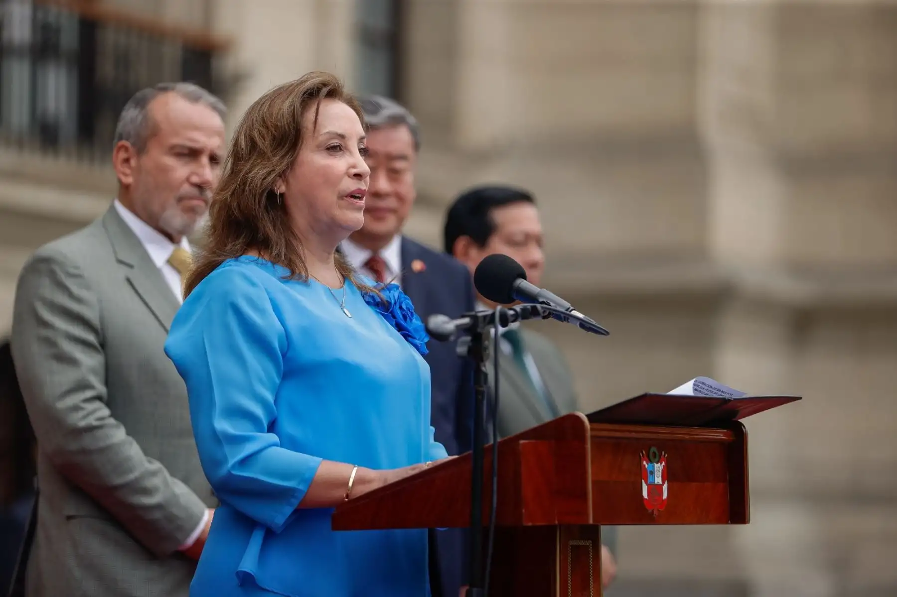 La Presidenta de la República, Dina Boluarte, encabeza la ceremonia de donación de motocicletas y vehículos para fortalecer la labor de seguridad durante la realización de las reuniones del Foro de Cooperación Económica Asia-Pacífico (APEC) 2024. Foto: ANDINA/ Prensa Presidencia