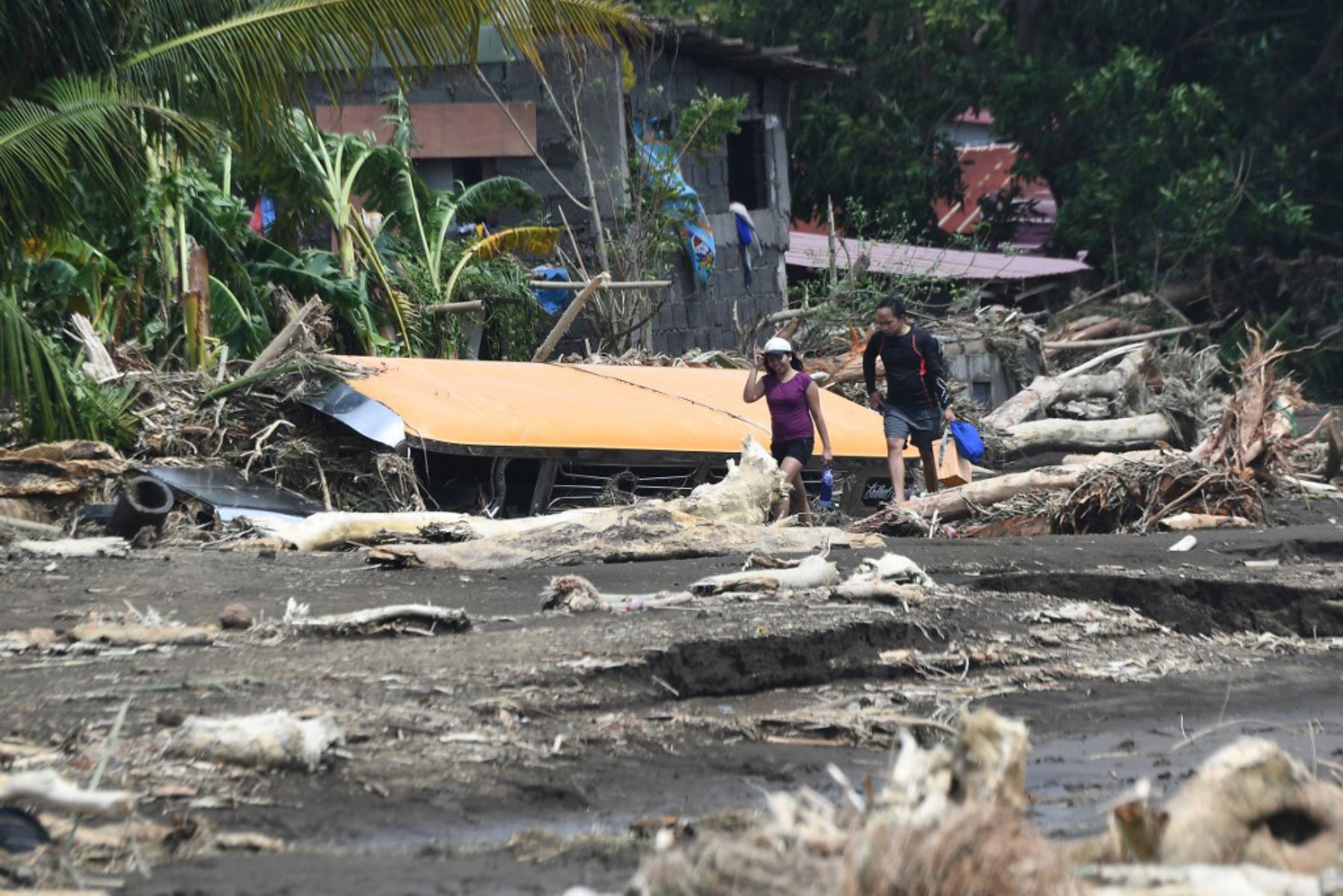 Un balance oficial del jueves señaló que 193.000 personas fueron evacuadas por las inundaciones que anegaron numerosos pueblos y provocaron el hundimiento de algunos edificios. Foto: AFP