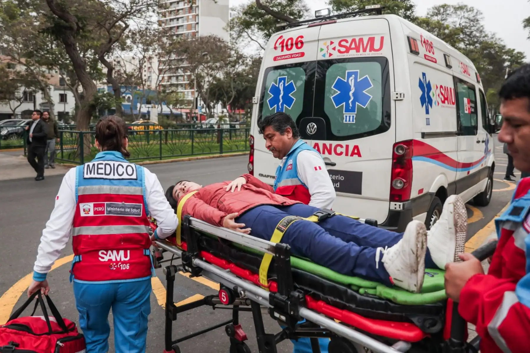 Minsa realiza una simulación de atención a pacientes con ataque cerebrovascular para sensibilizar a la población sobre la importancia de actuar con rapidez y estar atentos ante cualquier síntoma. Foto: ANDINA/ Connie Calderon