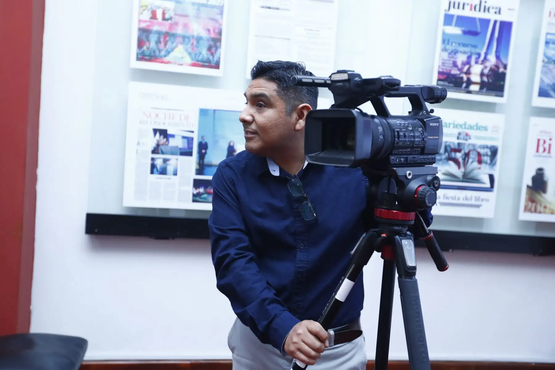 Estudiantes de sexto ciclo de Periodismo de la Universidad Jaime Bausate y Meza visitaron las instalaciones del Diario El Peruano y de la Agencia Andina para recorrer el Museo Gráfico de Editora Perú, y para escuchar las exposiciones de la iniciativa Vive Andina, en el que periodistas de ambos medios de comunicación comparten sus experiencias profesionales con los jóvenes. Foto: ANDINA/Daniel Bracamonte