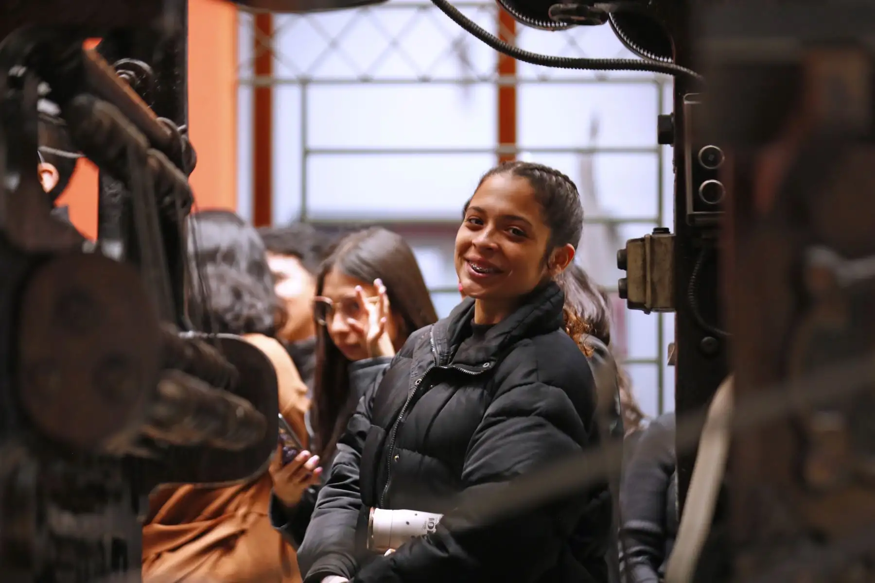 Estudiantes de sexto ciclo de Periodismo de la Universidad Jaime Bausate y Meza visitaron las instalaciones del Diario El Peruano y de la Agencia Andina para recorrer el Museo Gráfico de Editora Perú, y para escuchar las exposiciones de la iniciativa Vive Andina, en el que periodistas de ambos medios de comunicación comparten sus experiencias profesionales con los jóvenes. Foto: ANDINA/Daniel Bracamonte