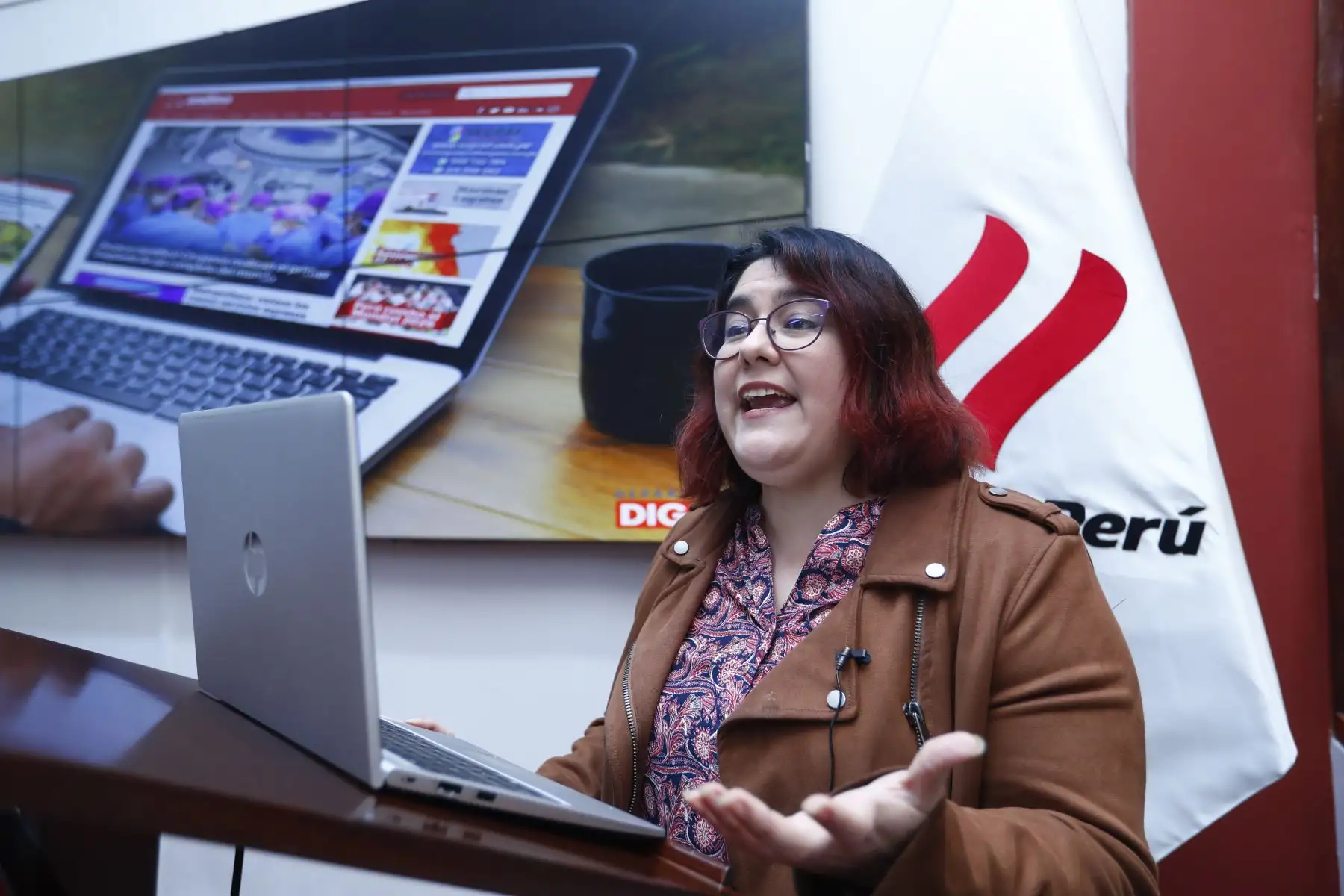 Estudiantes de sexto ciclo de Periodismo de la Universidad Jaime Bausate y Meza visitaron las instalaciones del Diario El Peruano y de la Agencia Andina para recorrer el Museo Gráfico de Editora Perú, y para escuchar las exposiciones de la iniciativa Vive Andina, en el que periodistas de ambos medios de comunicación comparten sus experiencias profesionales con los jóvenes. Foto: ANDINA/Daniel Bracamonte