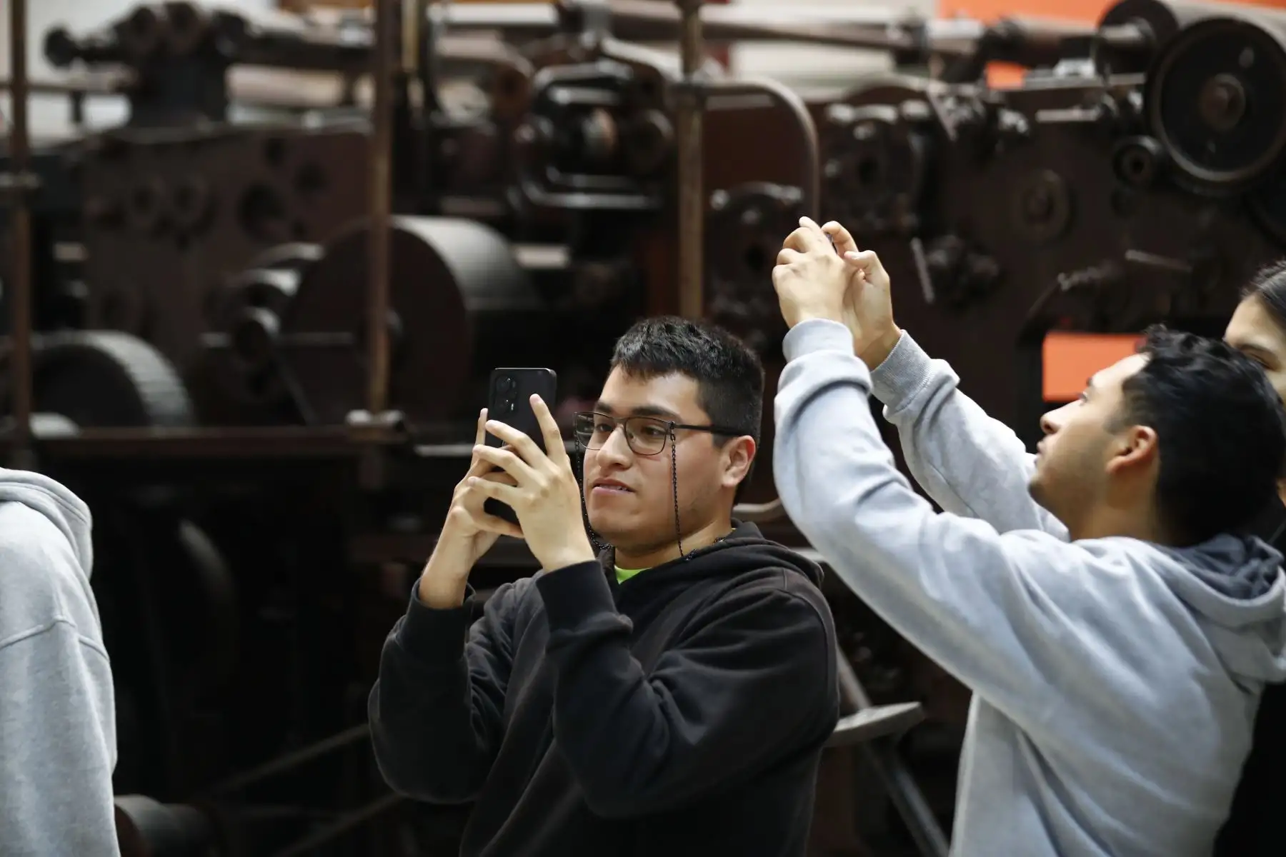 Estudiantes de sexto ciclo de Periodismo de la Universidad Jaime Bausate y Meza visitaron las instalaciones del Diario El Peruano y de la Agencia Andina para recorrer el Museo Gráfico de Editora Perú, y para escuchar las exposiciones de la iniciativa Vive Andina, en el que periodistas de ambos medios de comunicación comparten sus experiencias profesionales con los jóvenes. Foto: ANDINA/Daniel Bracamonte