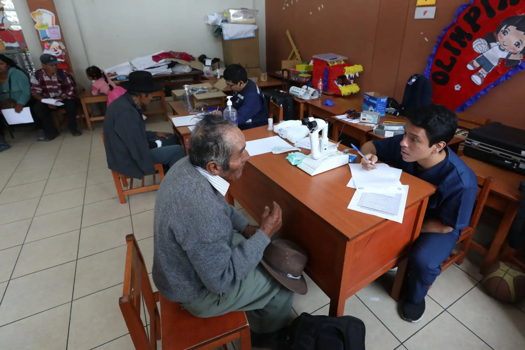 Ministerio de Salud (Minsa) desplazó desde Lima a 20 profesionales de la salud hacia la provincia de Aymaraes, región Apurímac, para brindar atención especializada a los habitantes durante la Intervención Multisectorial Descentralizada que realiza el Gobierno en la plaza de Armas de Chalhuanca. Foto: ANDINA/ Minsa
