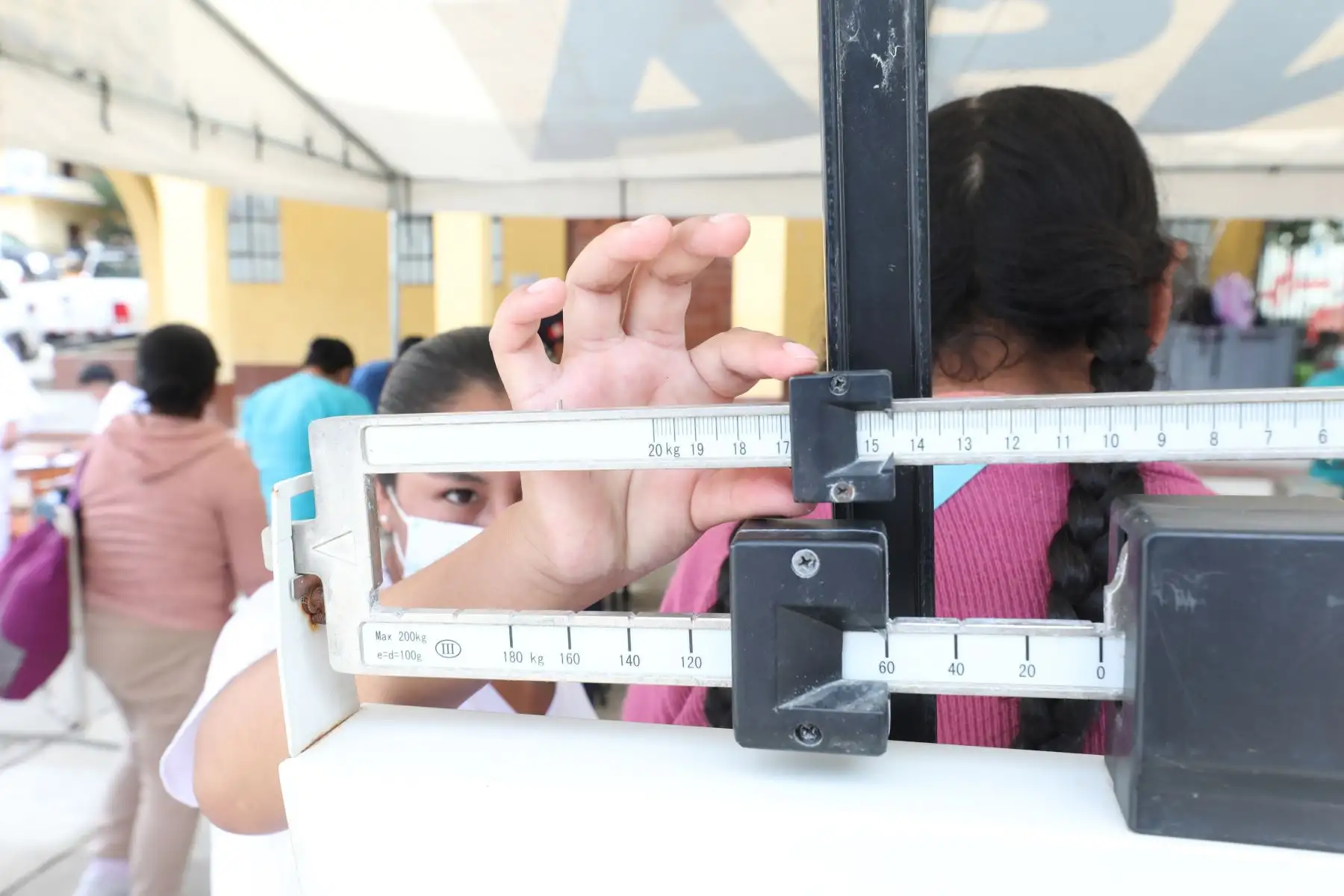Ministerio de Salud (Minsa) desplazó desde Lima a 20 profesionales de la salud hacia la provincia de Aymaraes, región Apurímac, para brindar atención especializada a los habitantes durante la Intervención Multisectorial Descentralizada que realiza el Gobierno en la plaza de Armas de Chalhuanca. Foto: ANDINA/ Minsa
