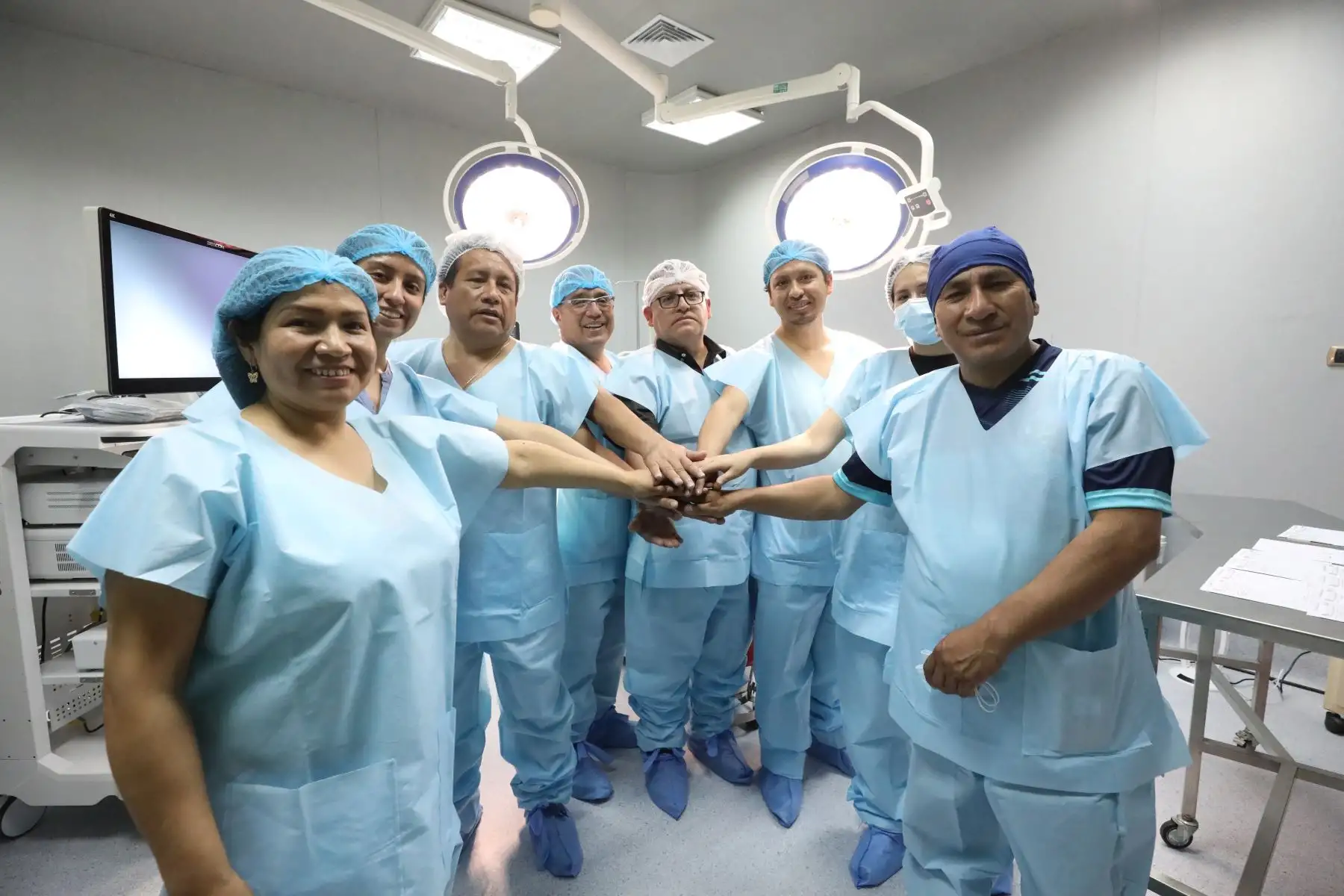 Ministerio de Salud (Minsa) desplazó desde Lima a 20 profesionales de la salud hacia la provincia de Aymaraes, región Apurímac, para brindar atención especializada a los habitantes durante la Intervención Multisectorial Descentralizada que realiza el Gobierno en la plaza de Armas de Chalhuanca. Foto: ANDINA/ Minsa